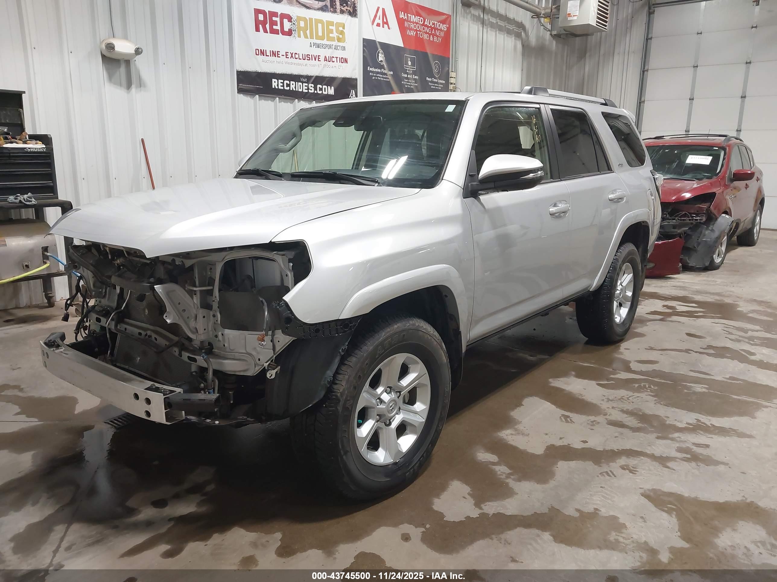 TOYOTA 4RUNNER image 2