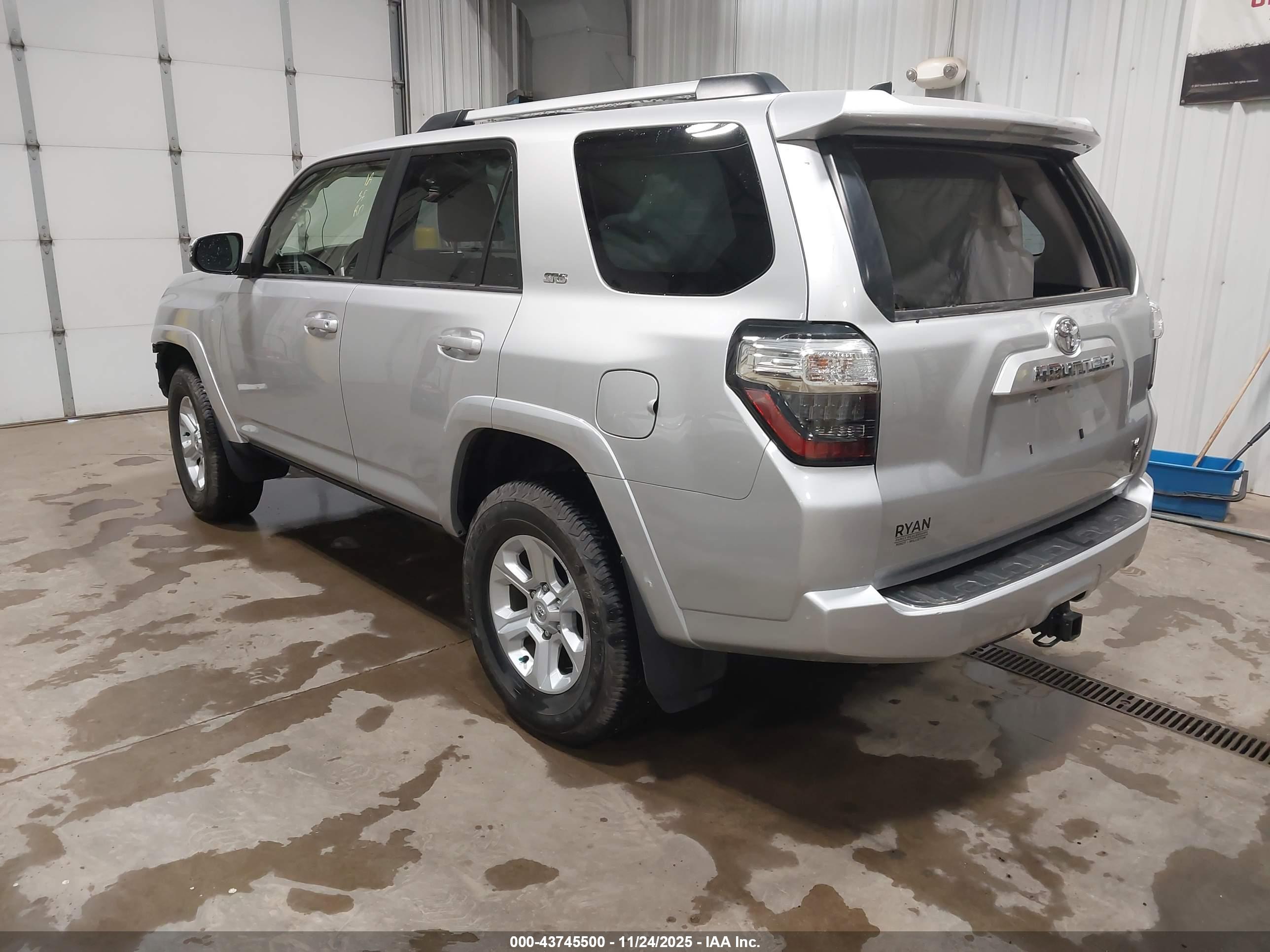TOYOTA 4RUNNER image 3