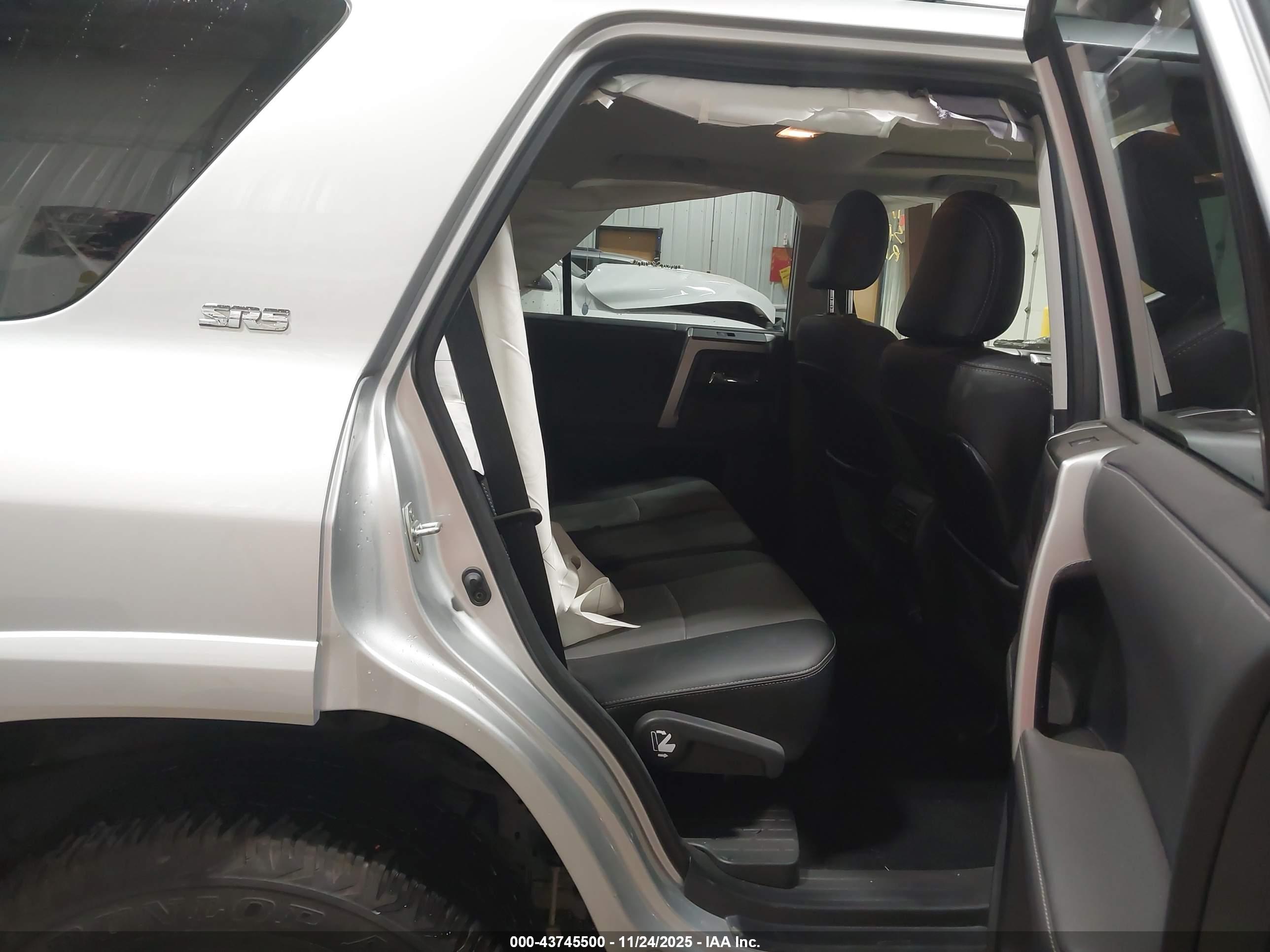 TOYOTA 4RUNNER image 8