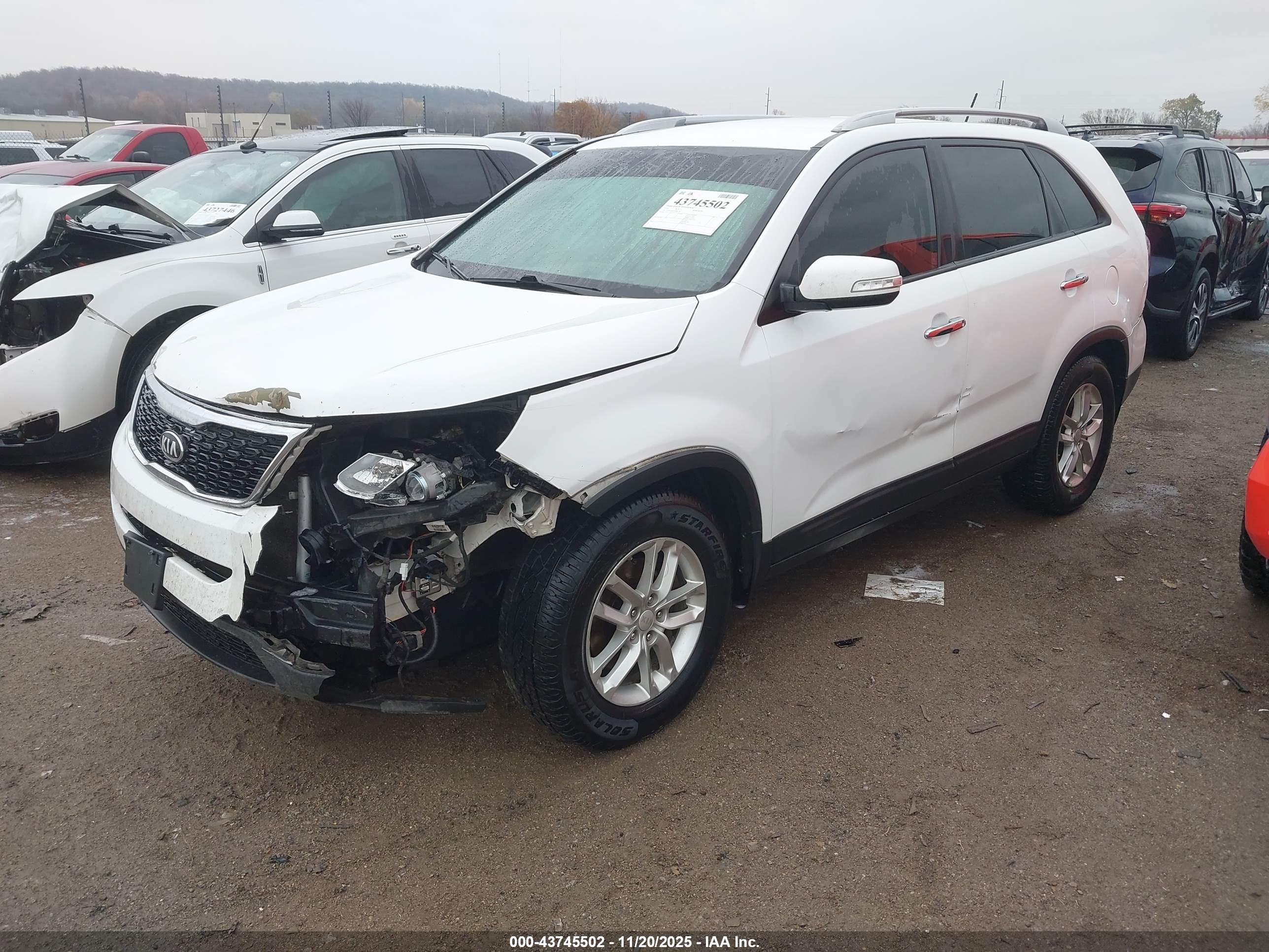 KIA SORENTO image 2