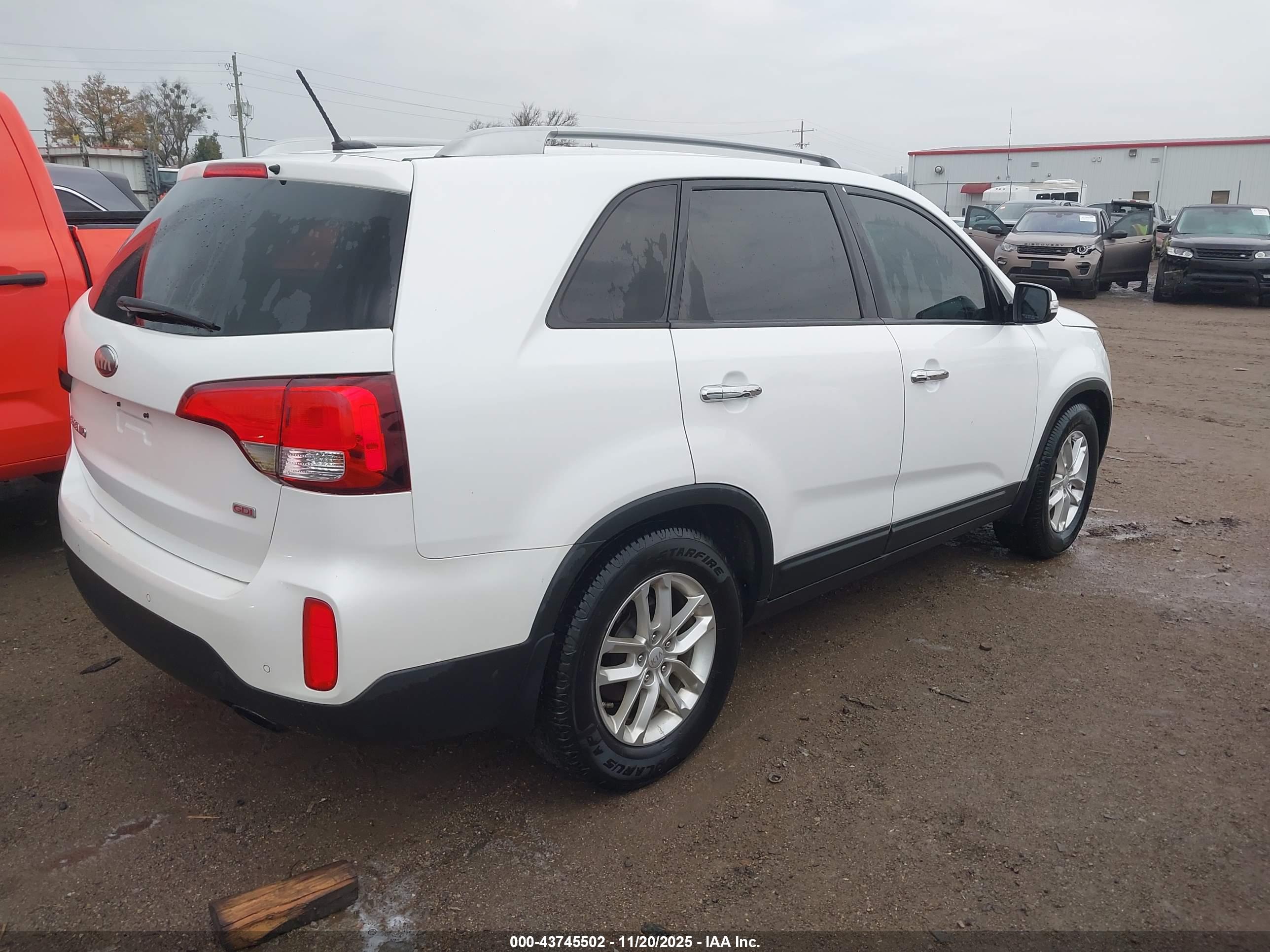 KIA SORENTO image 4