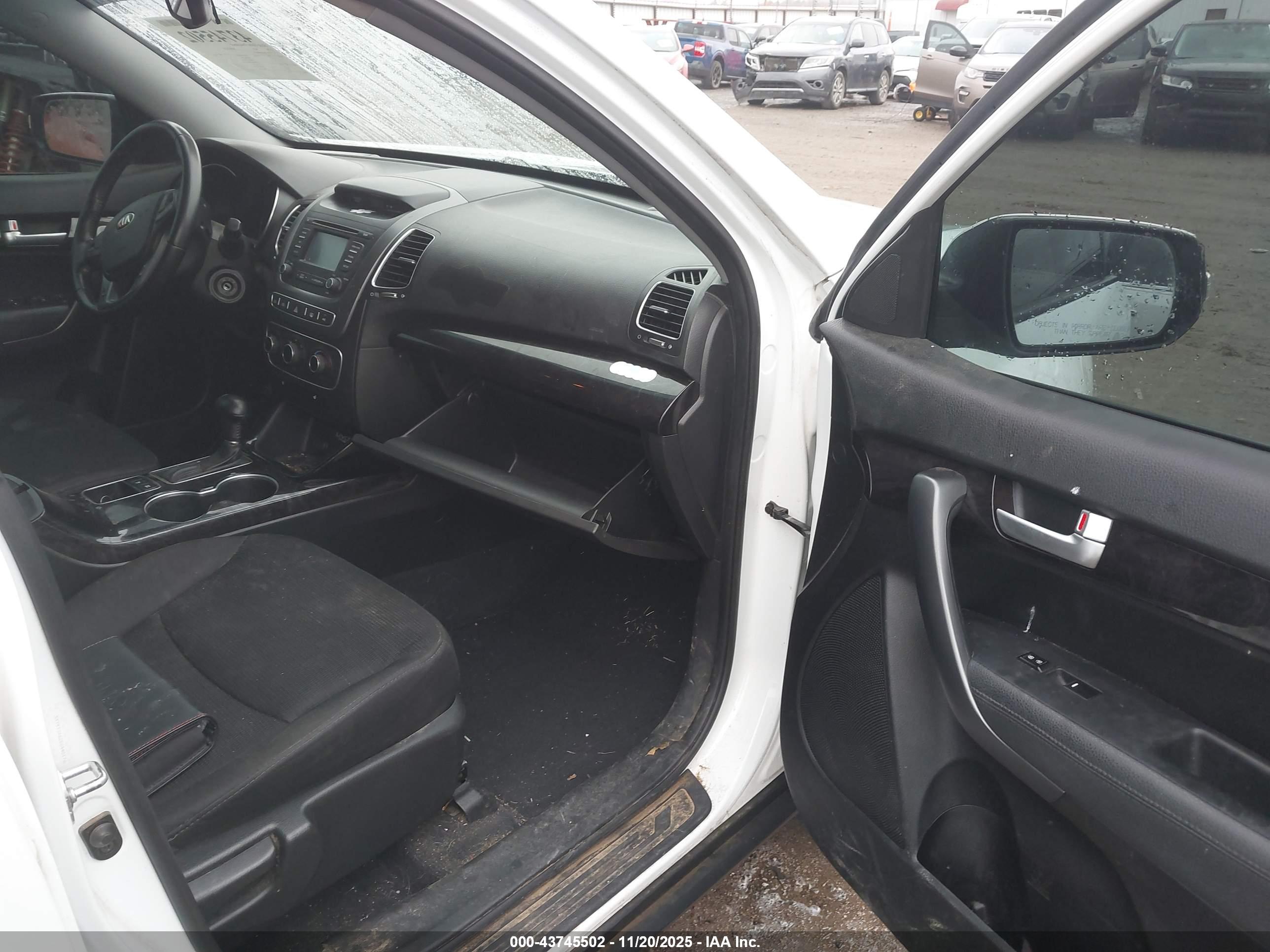 KIA SORENTO image 5