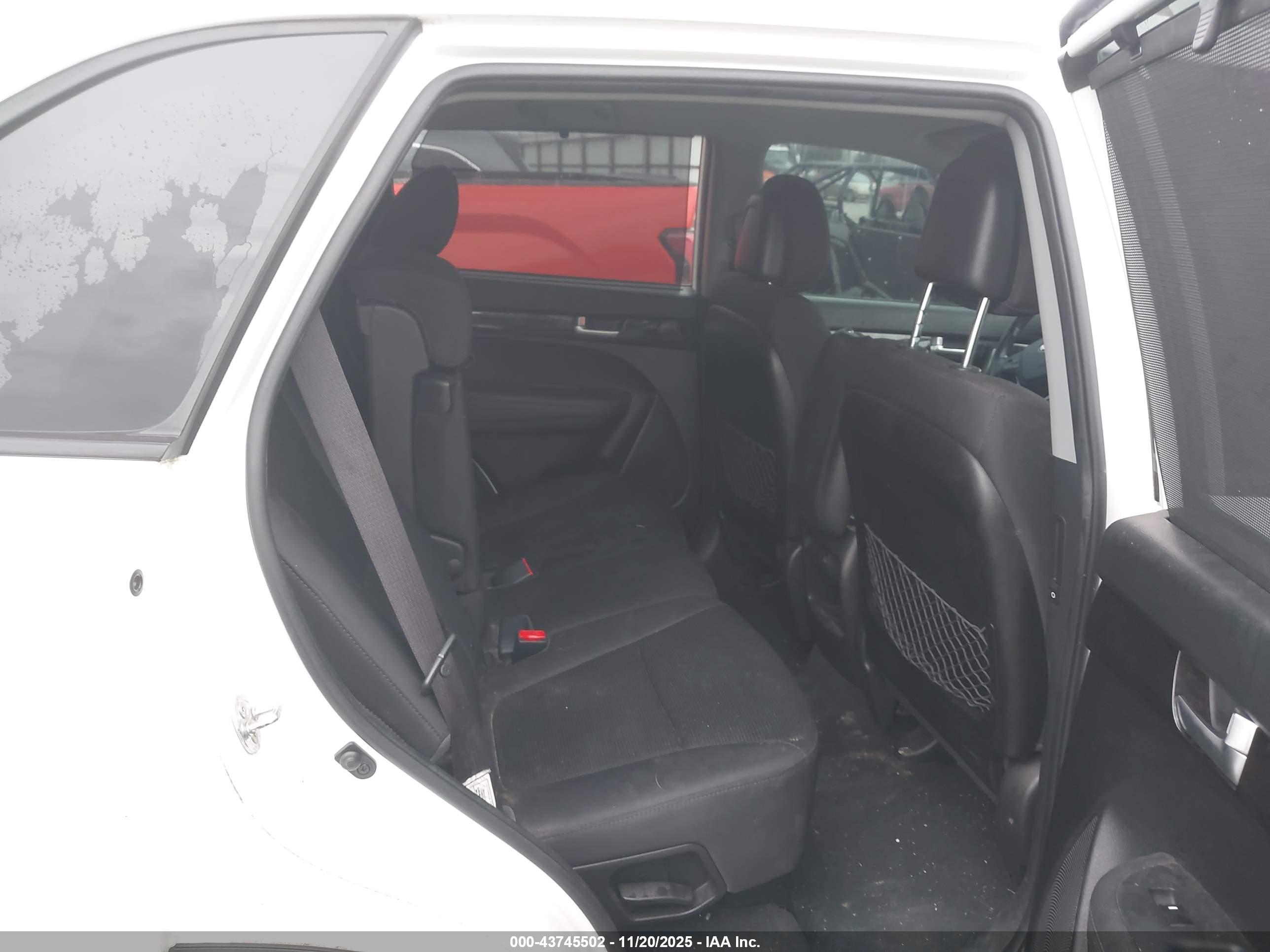 KIA SORENTO image 8