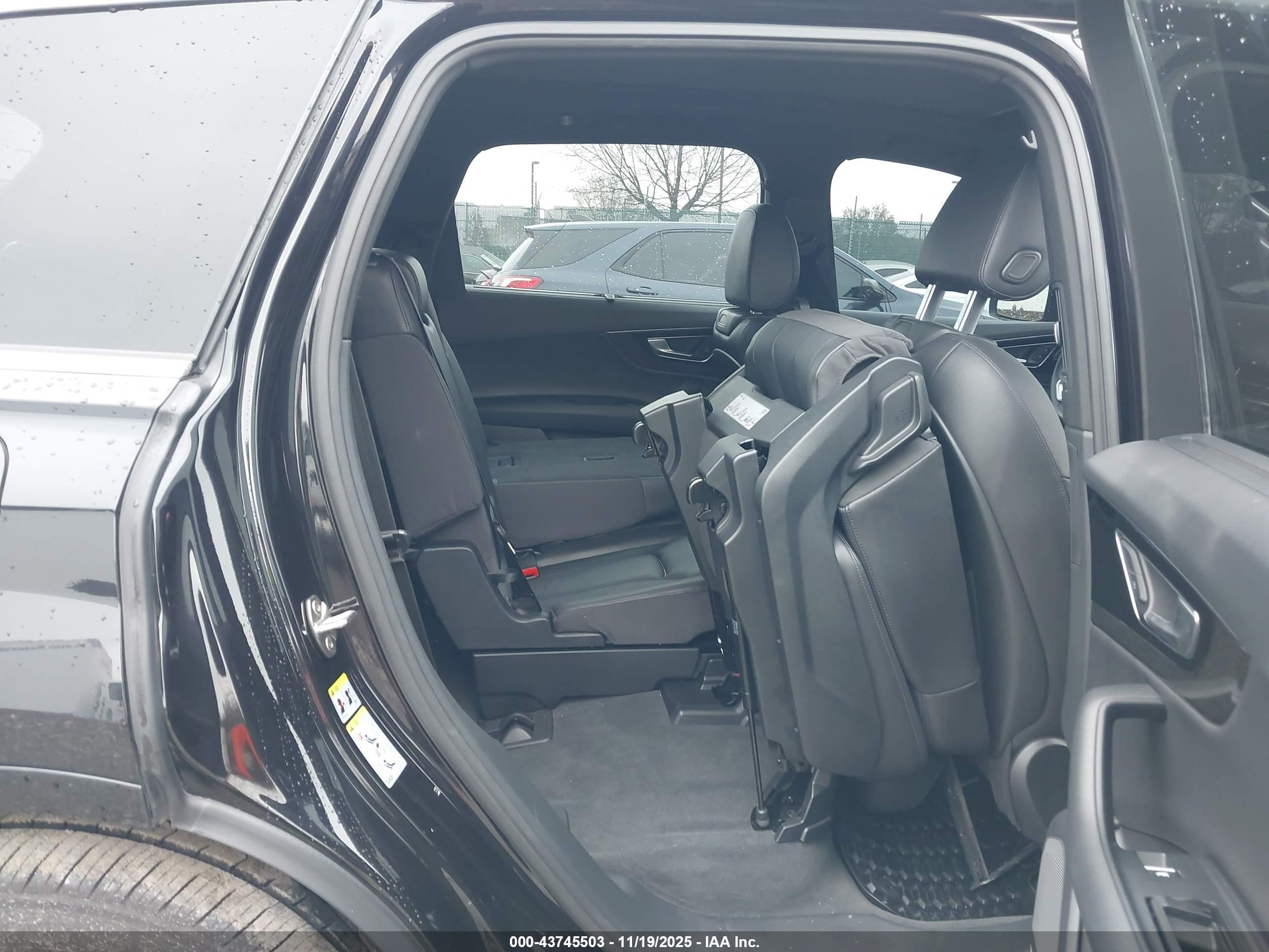 AUDI Q7 image 8