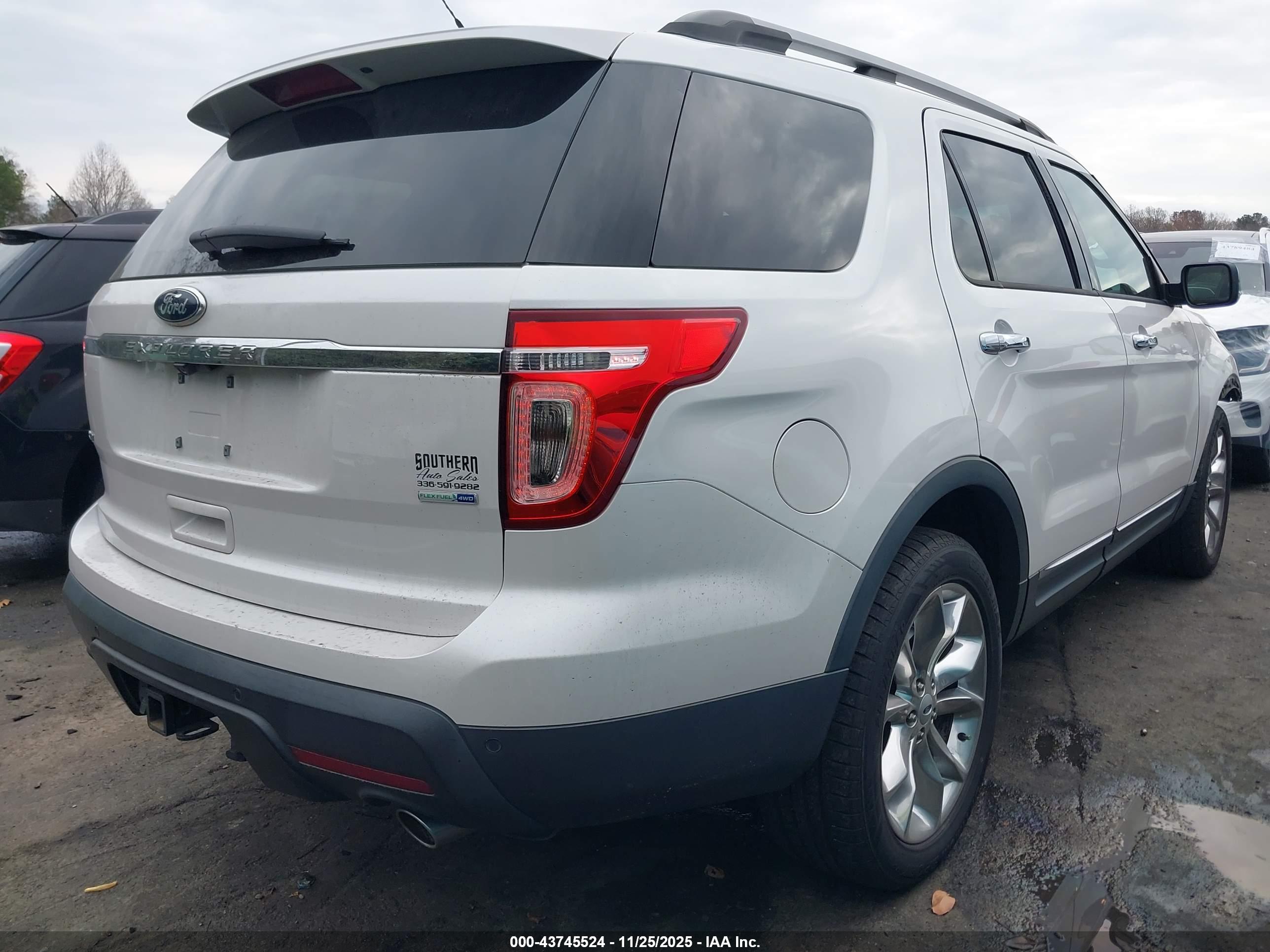FORD EXPLORER image 4