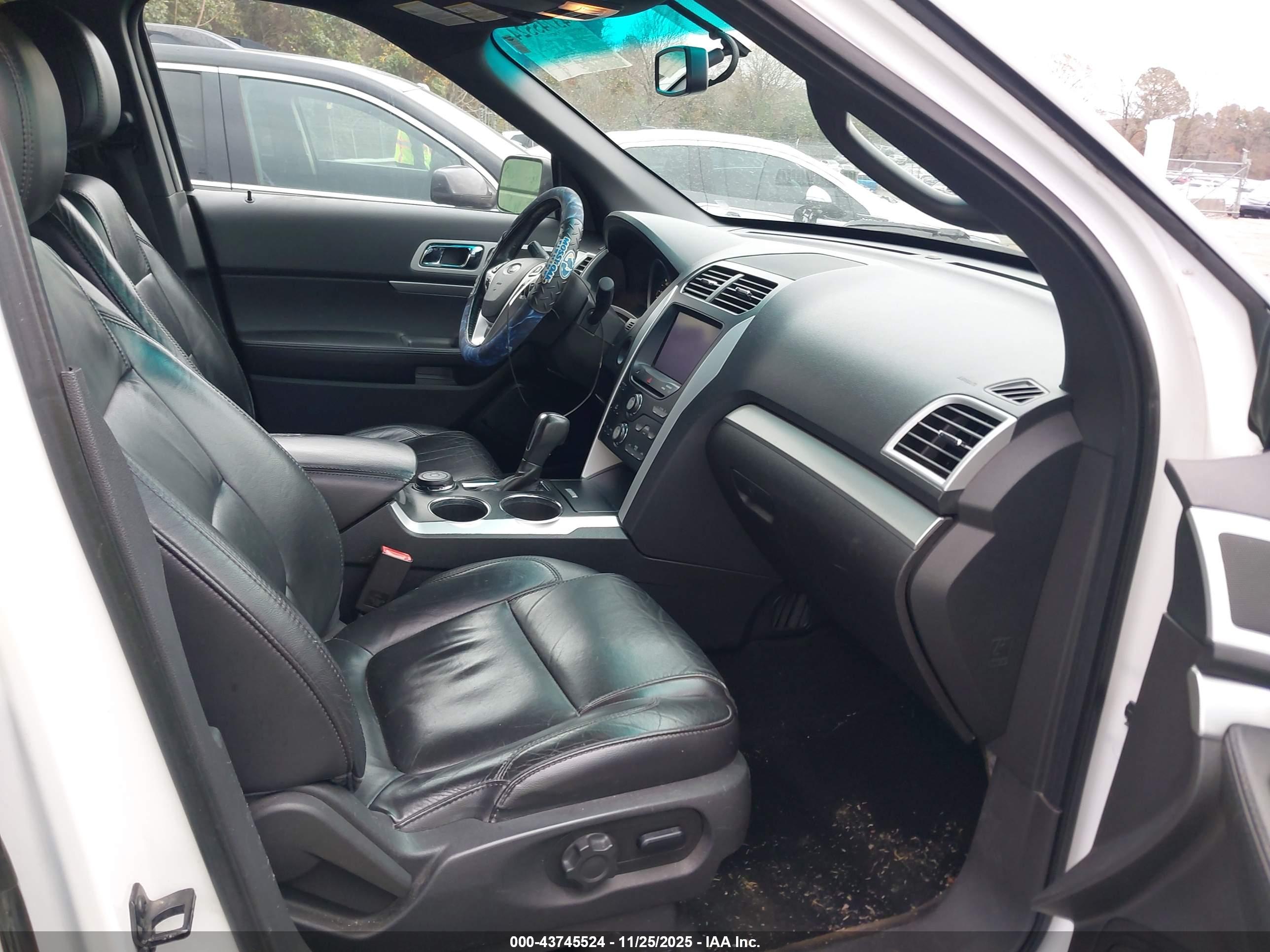 FORD EXPLORER image 5