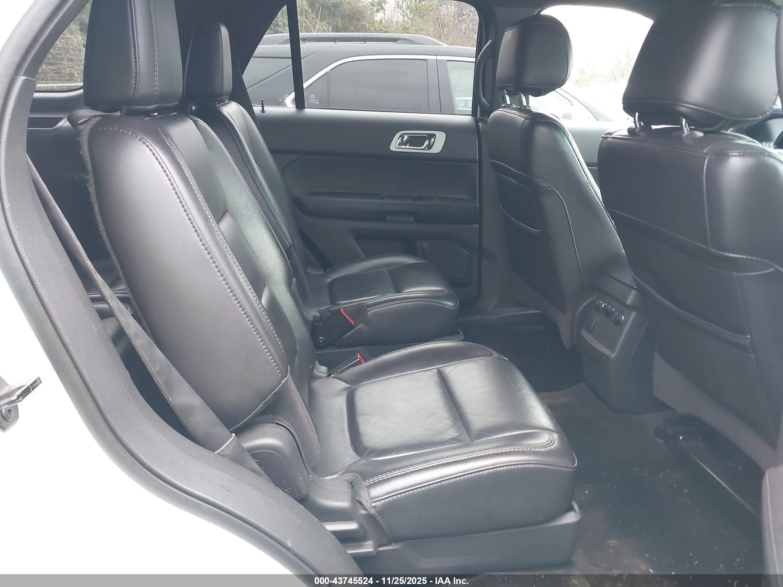 FORD EXPLORER image 8