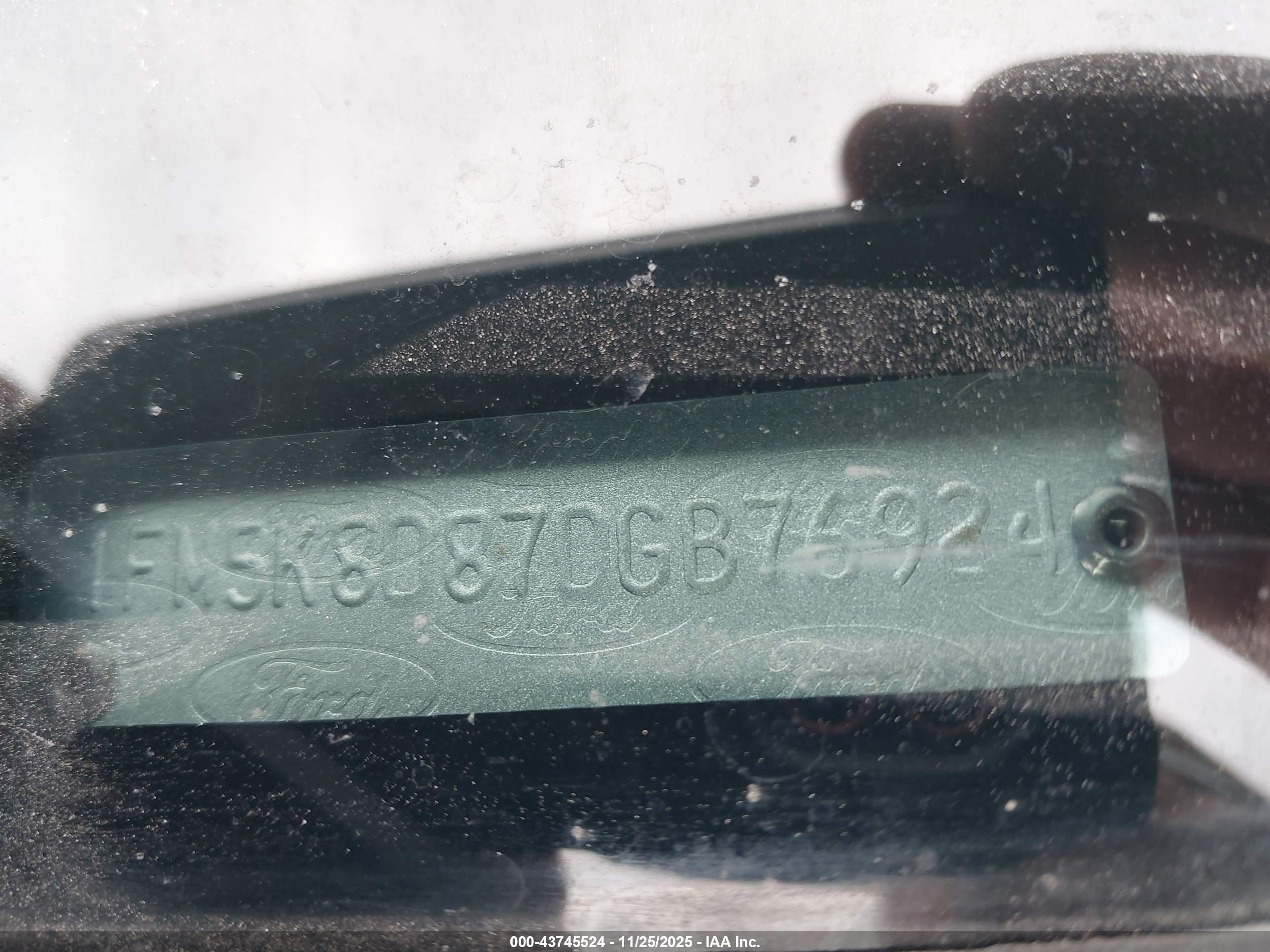 FORD EXPLORER image 9