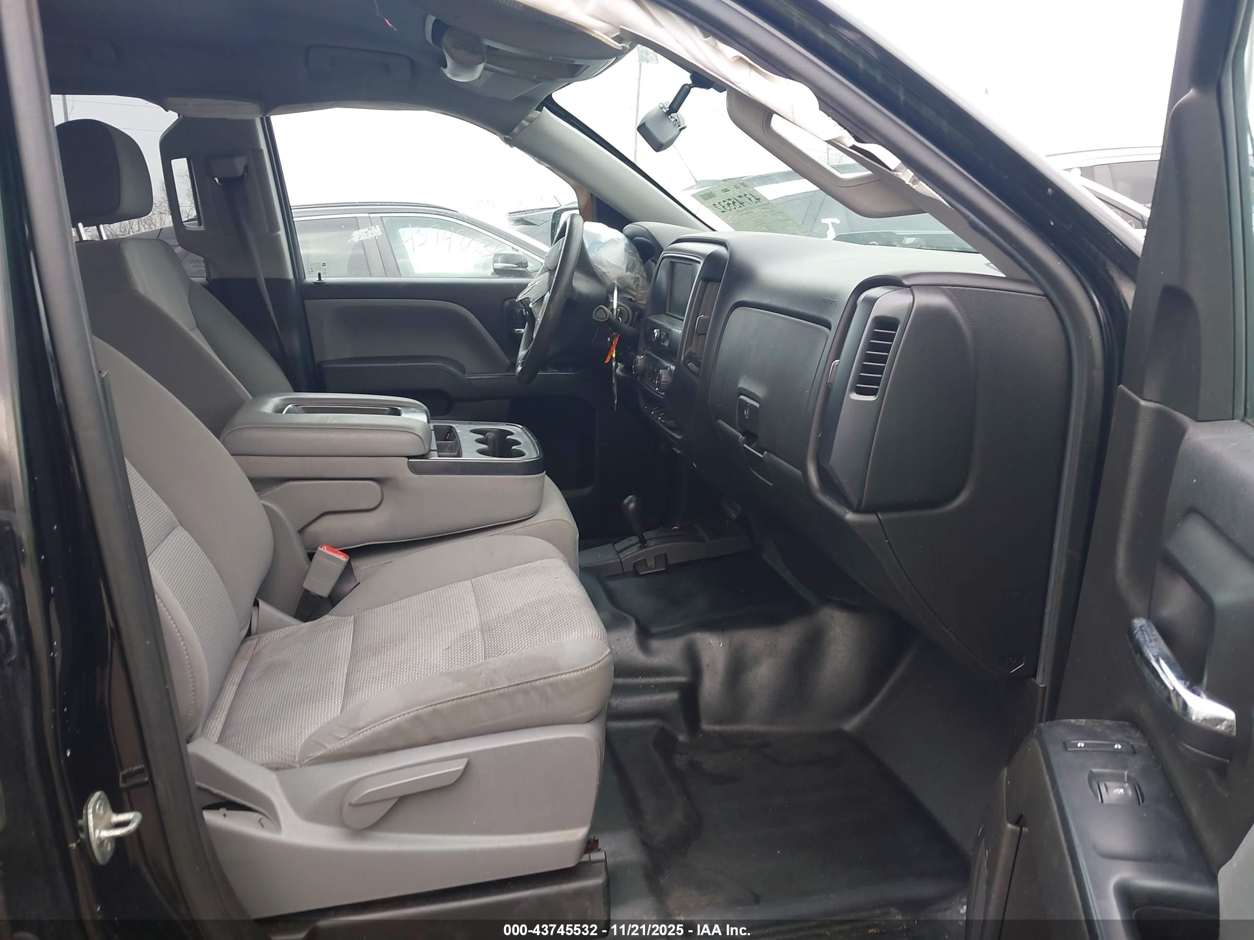 CHEVROLET SILVERADO image 5