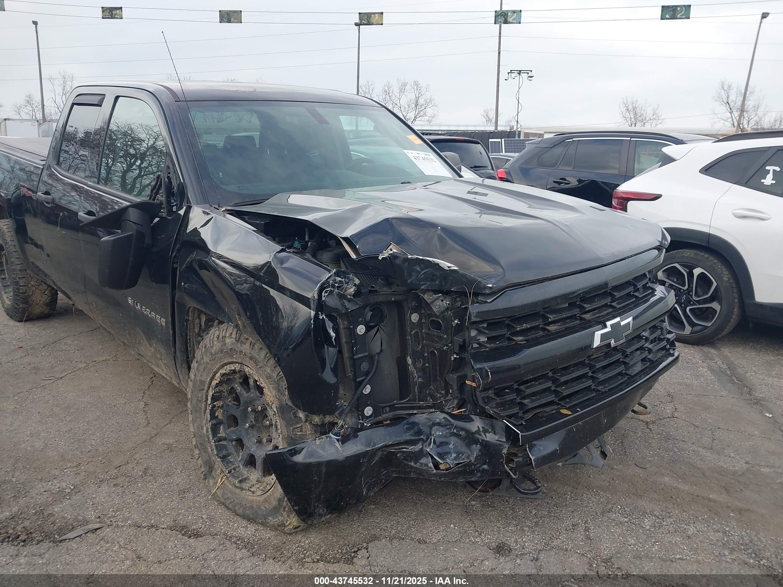 CHEVROLET SILVERADO image 6