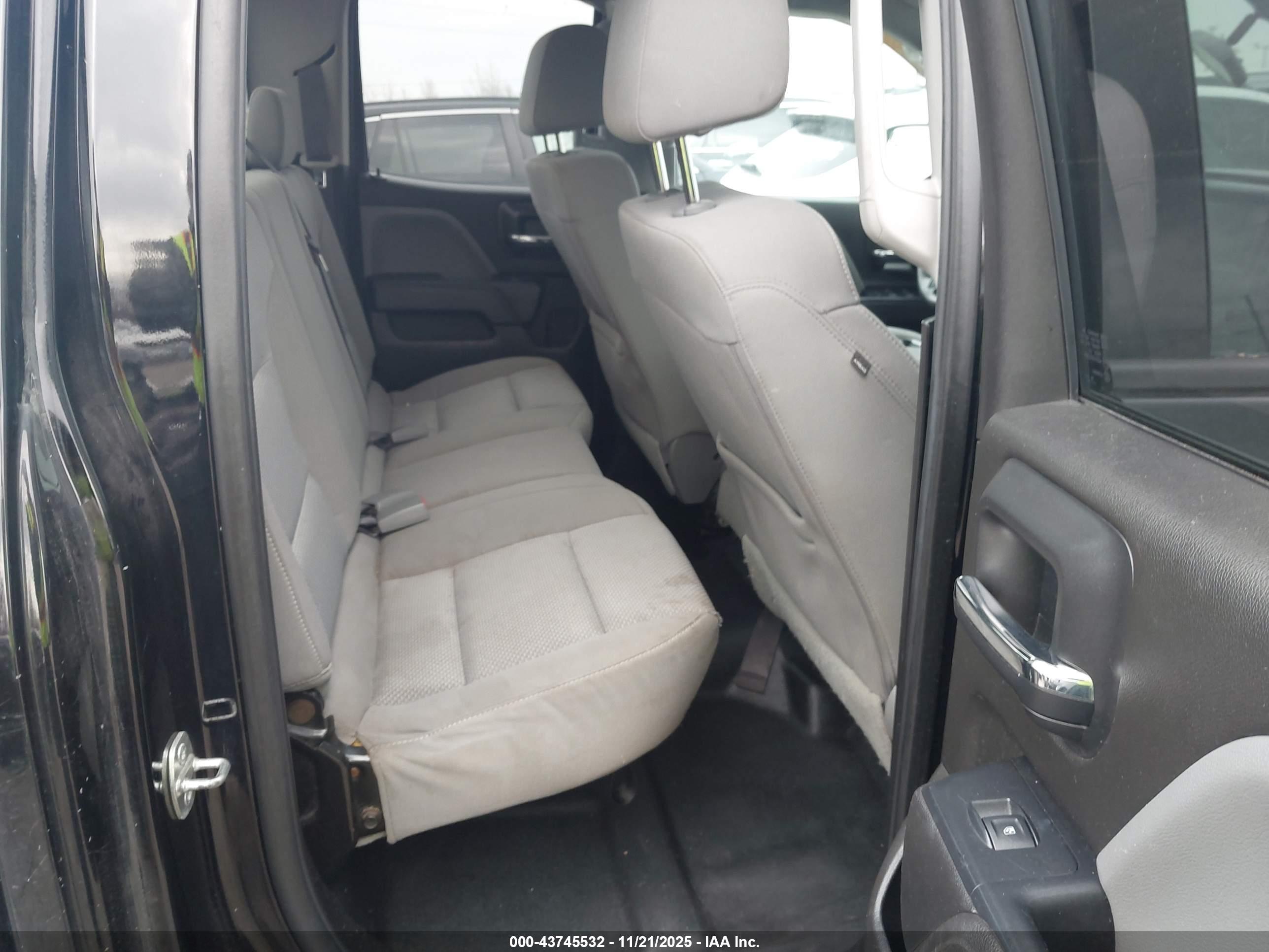 CHEVROLET SILVERADO image 8