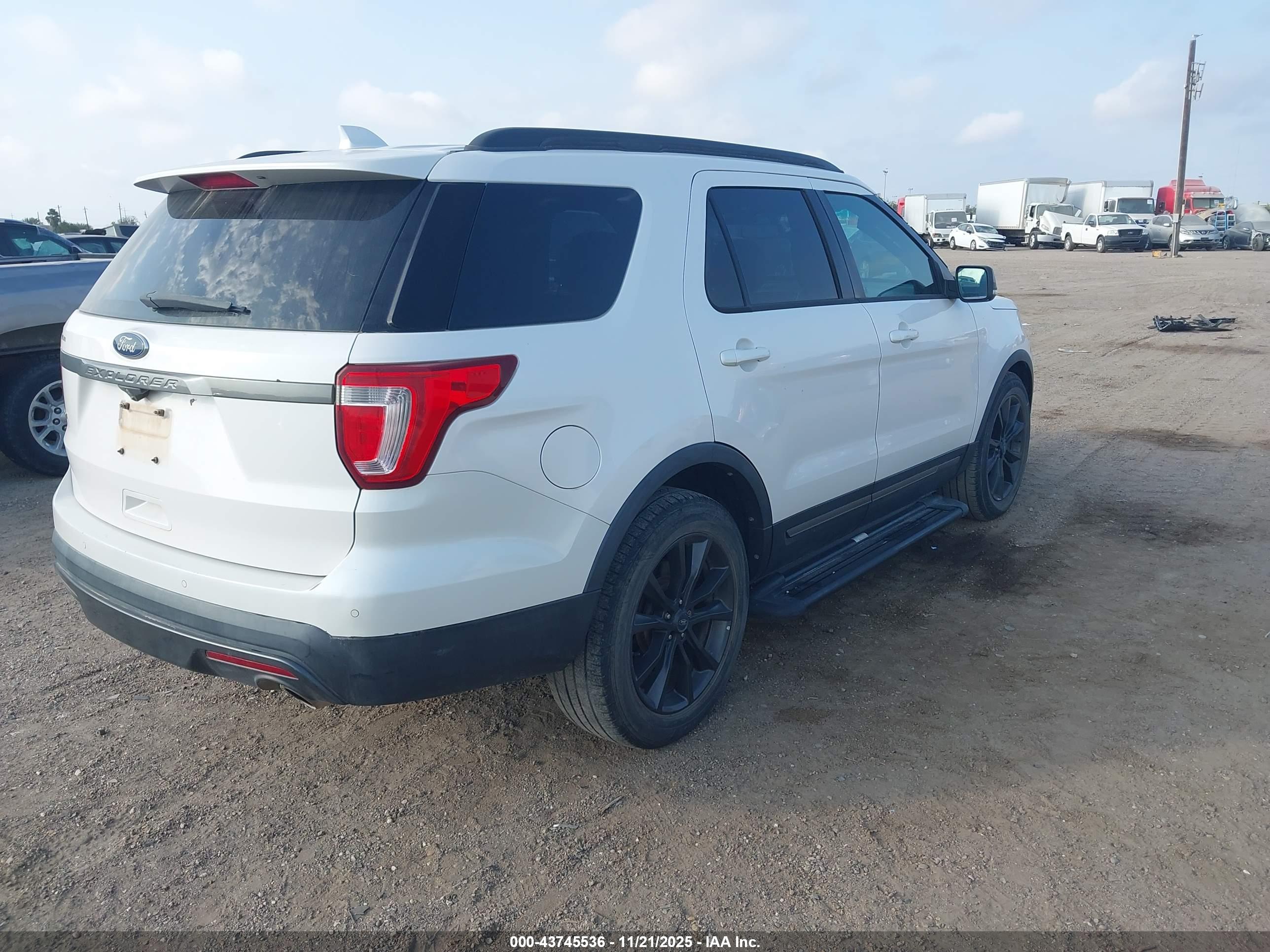 FORD EXPLORER image 4