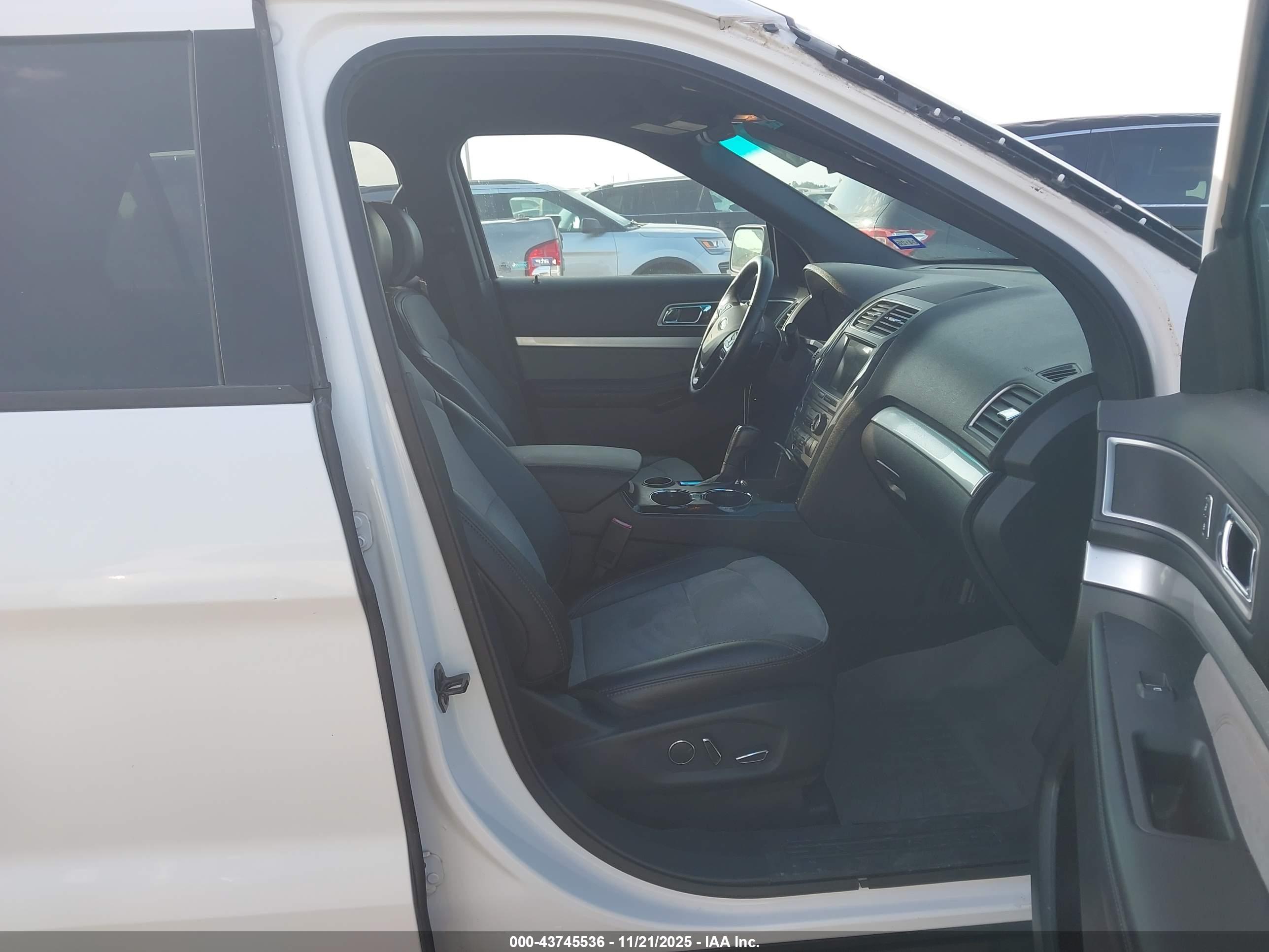 FORD EXPLORER image 5