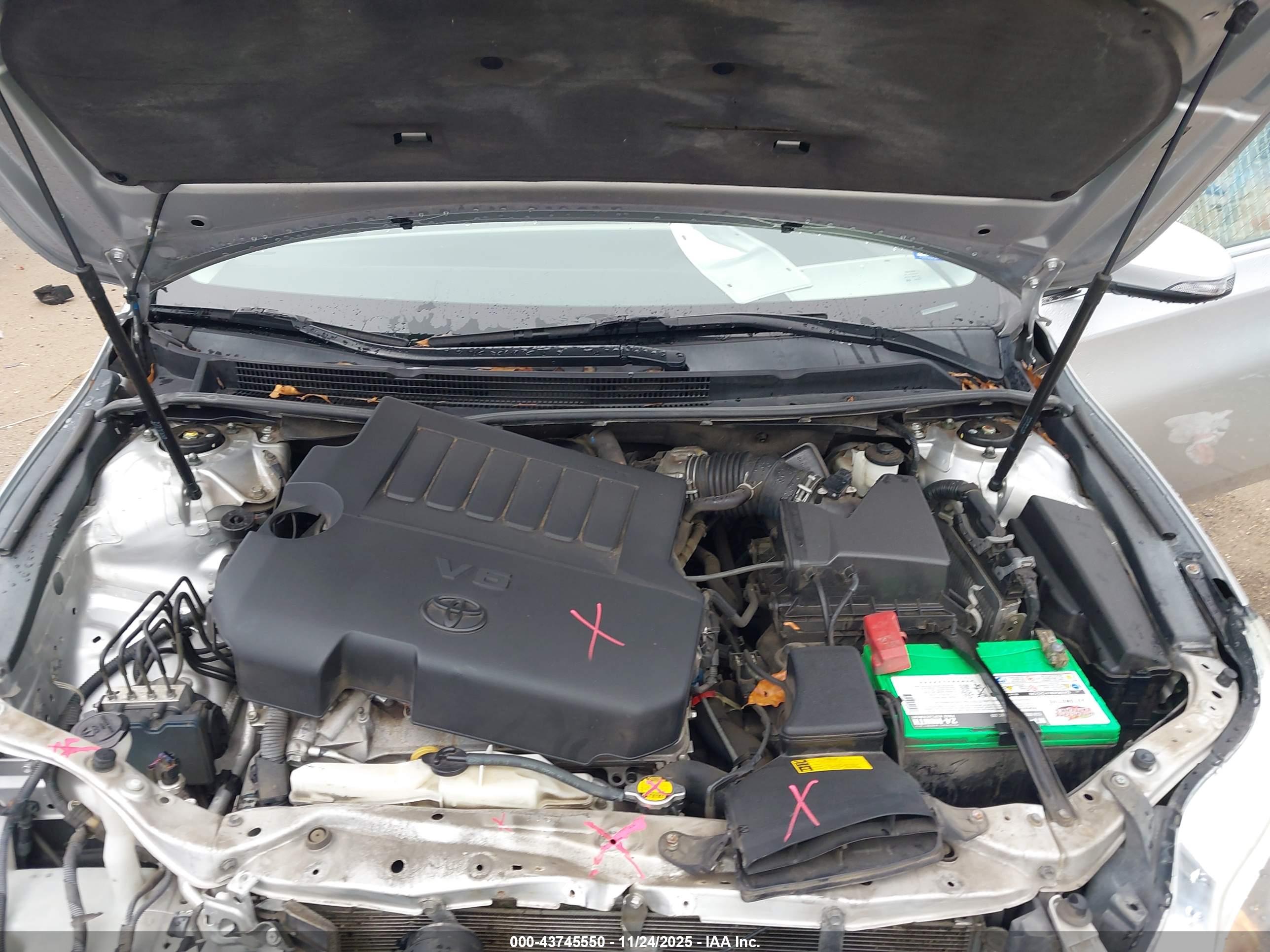TOYOTA AVALON image 10