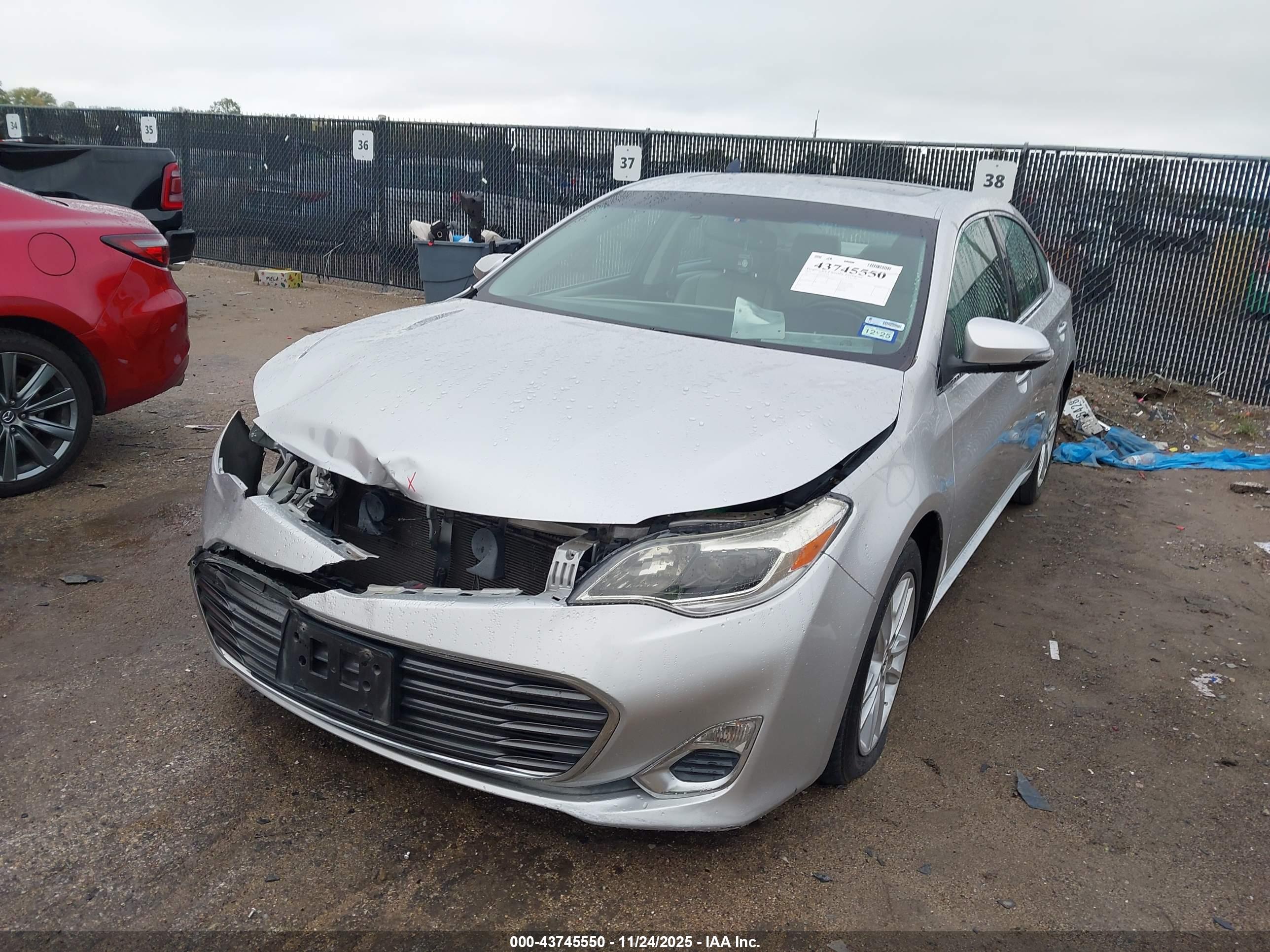 TOYOTA AVALON image 2