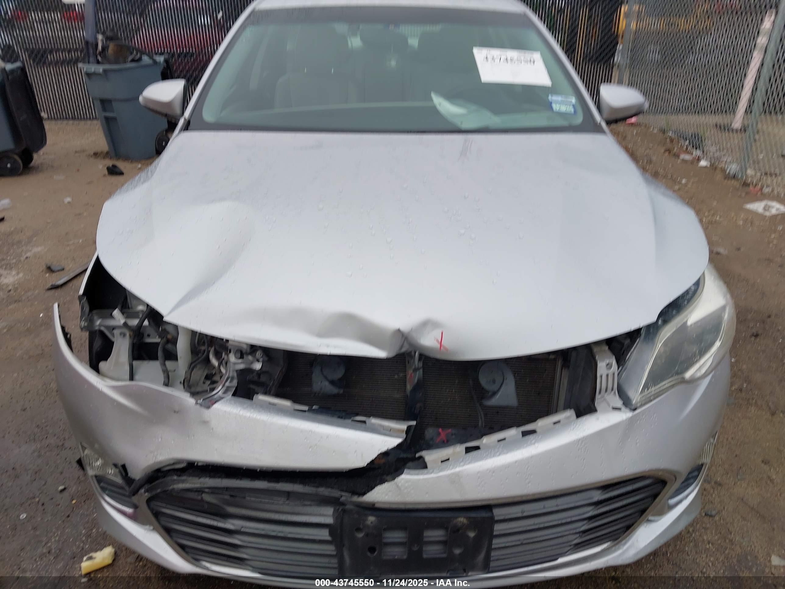 TOYOTA AVALON image 6