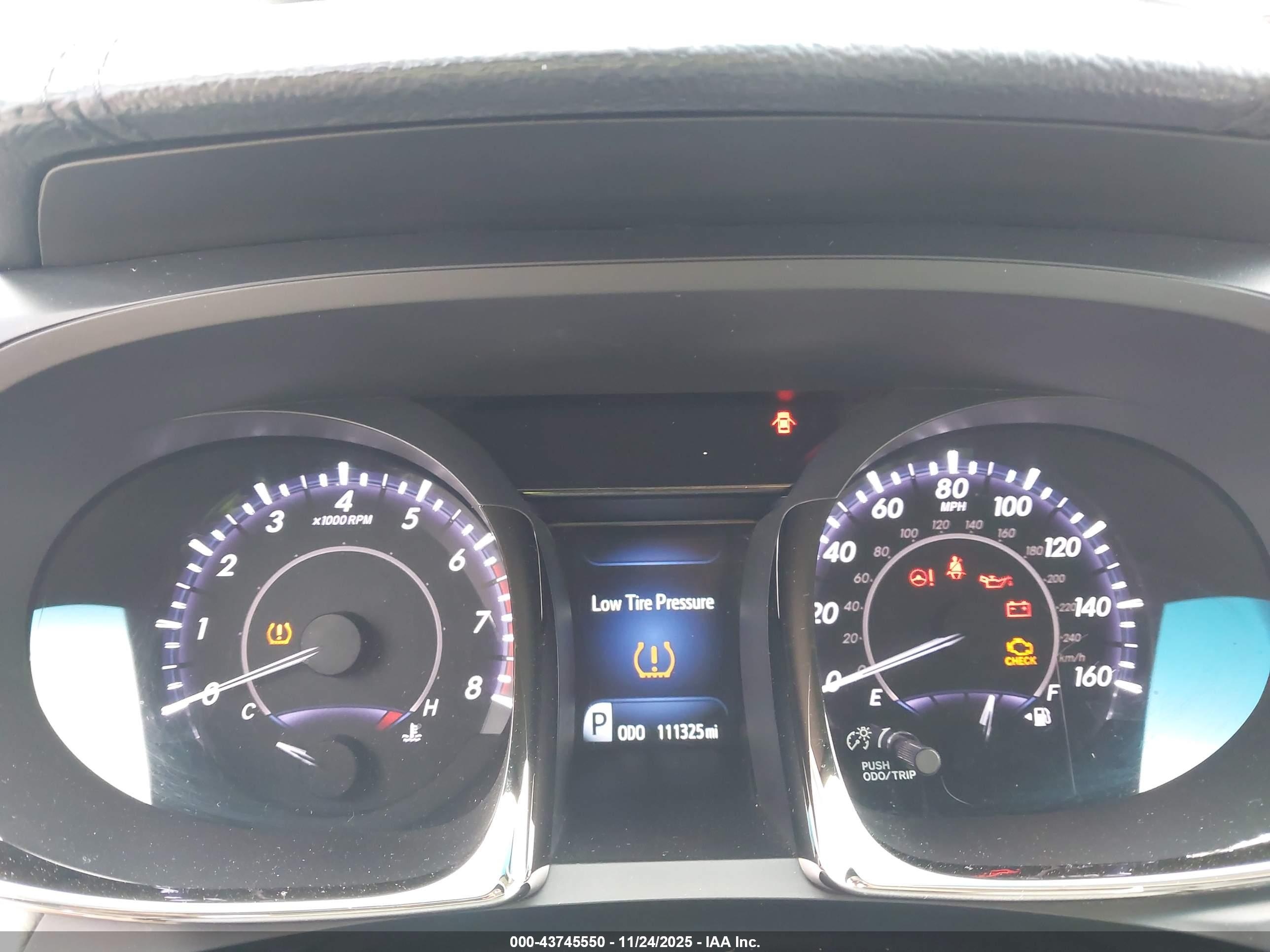 TOYOTA AVALON image 7