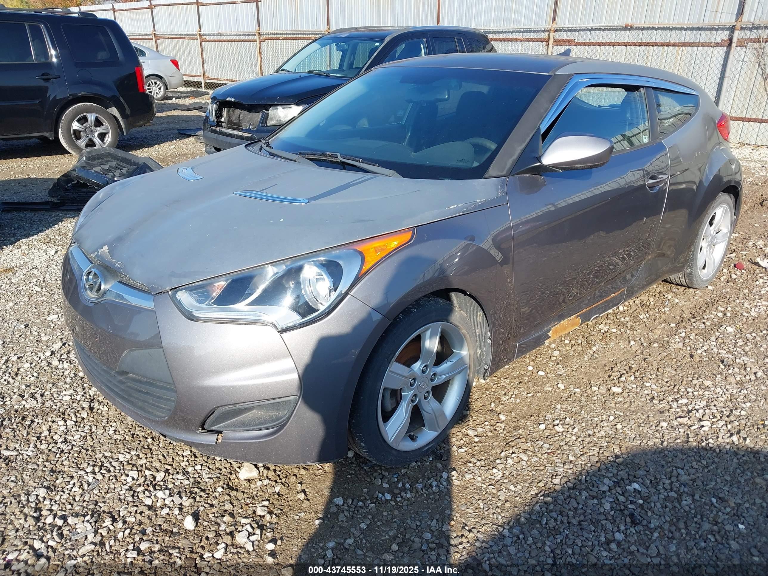 HYUNDAI VELOSTER image 2