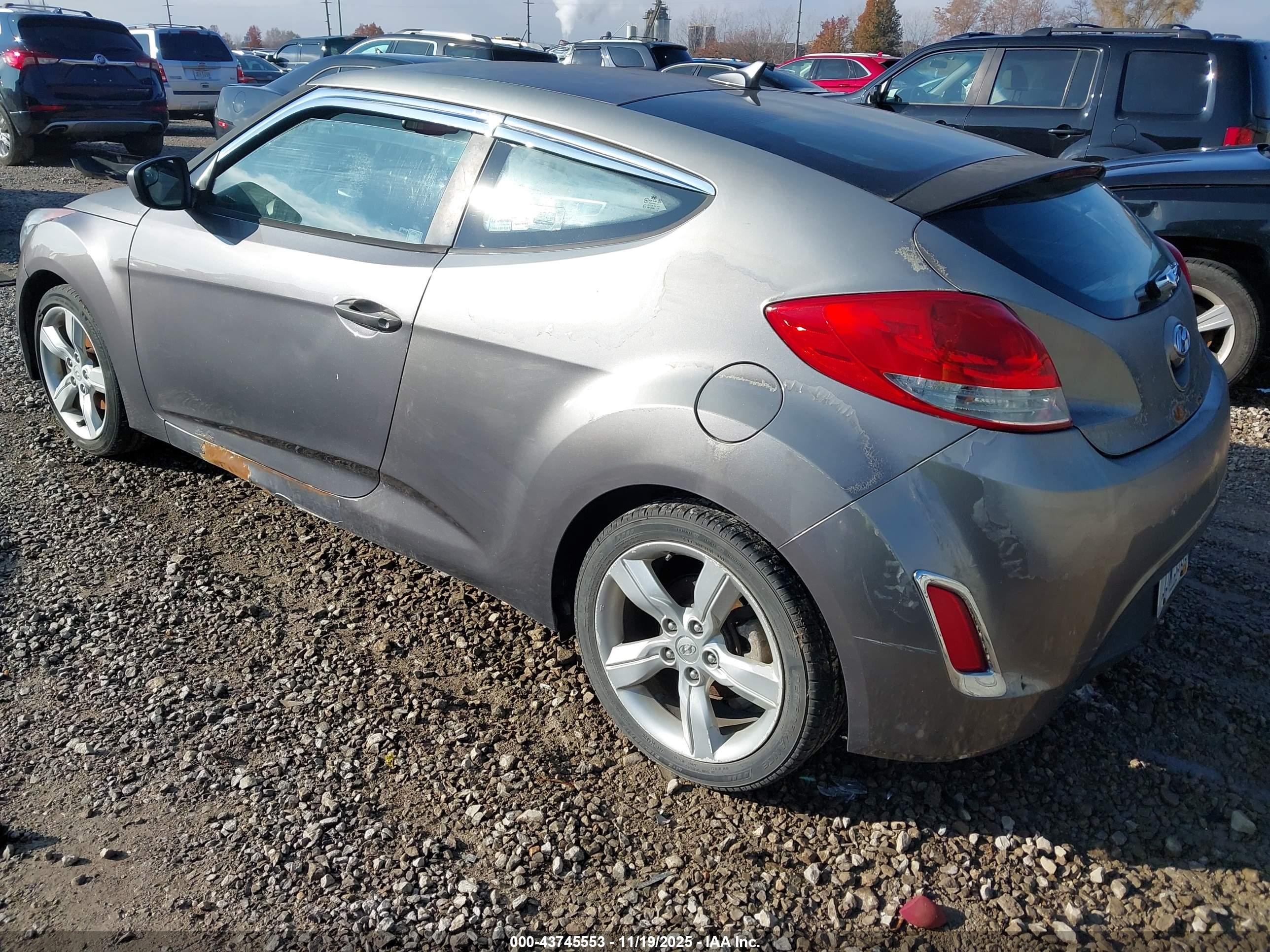 HYUNDAI VELOSTER image 3
