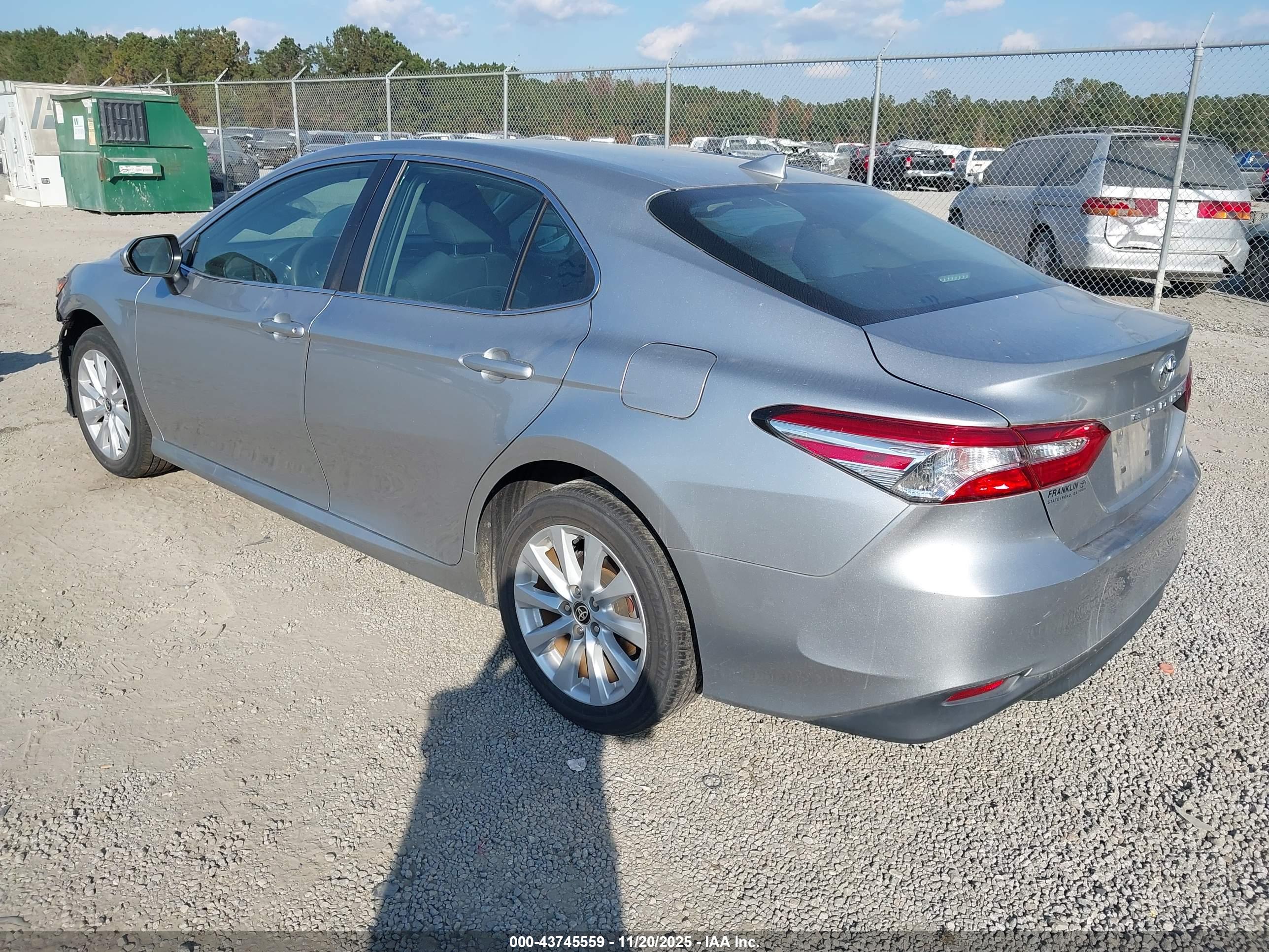 TOYOTA CAMRY image 3
