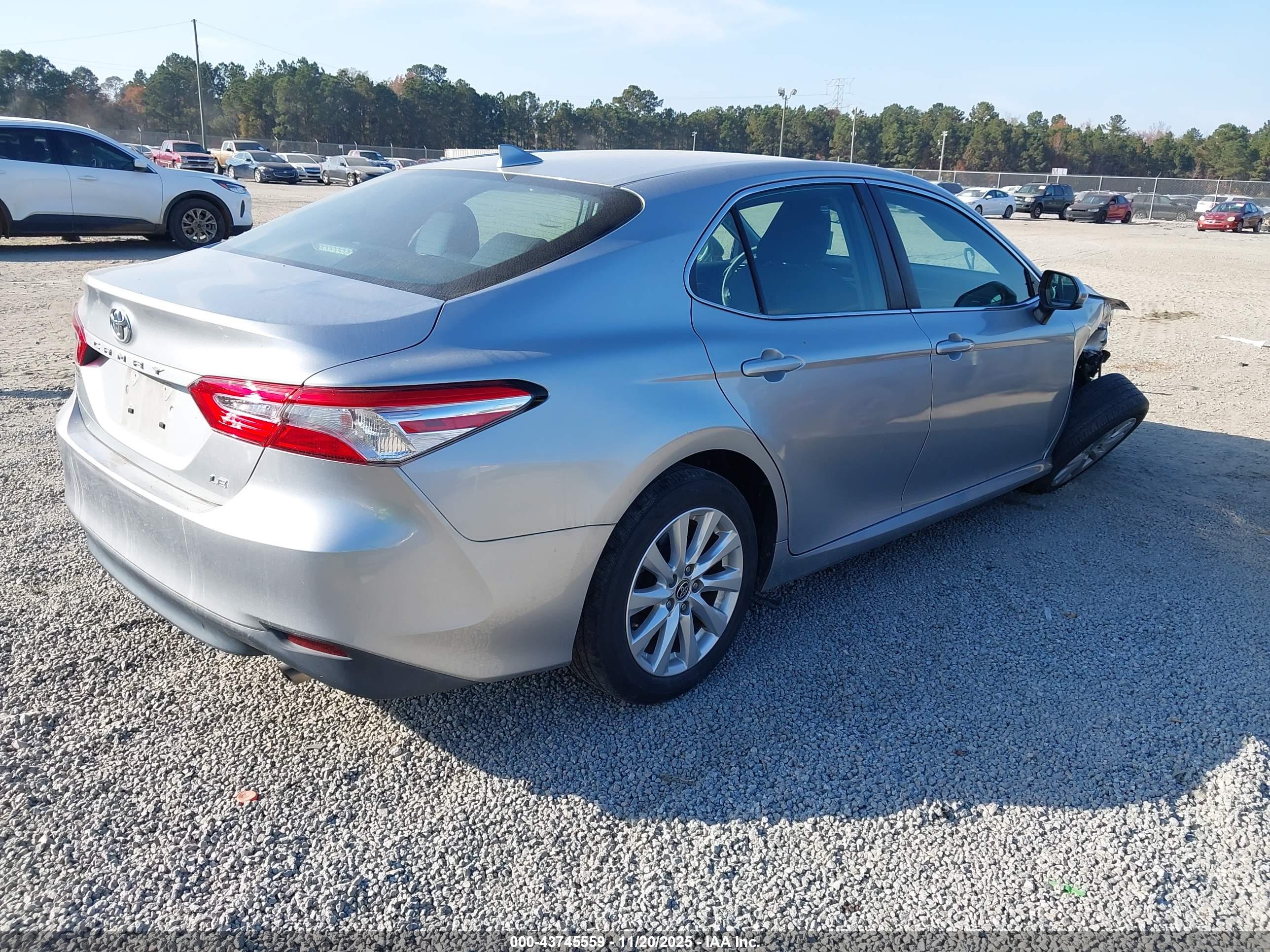 TOYOTA CAMRY image 4