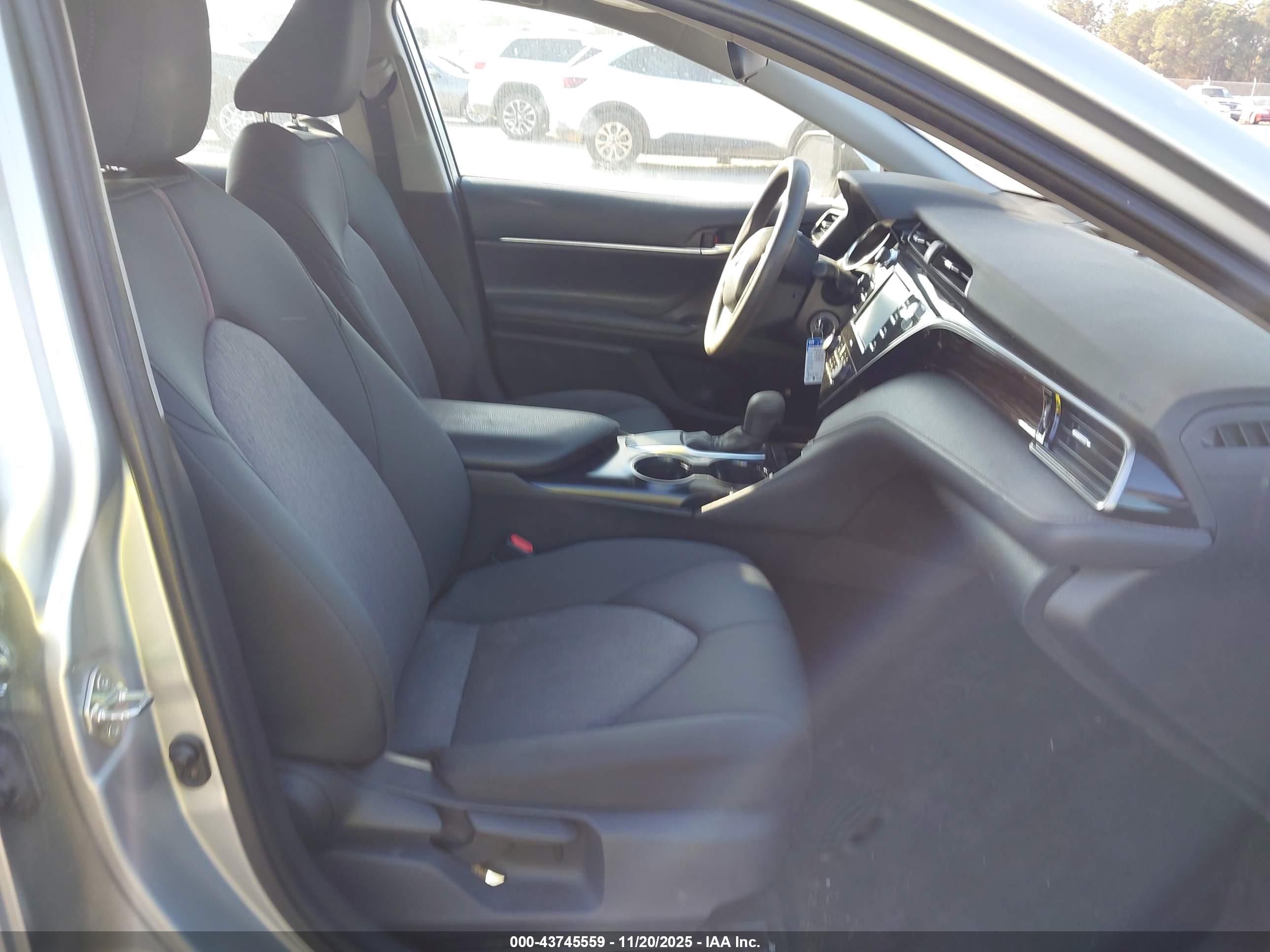 TOYOTA CAMRY image 5