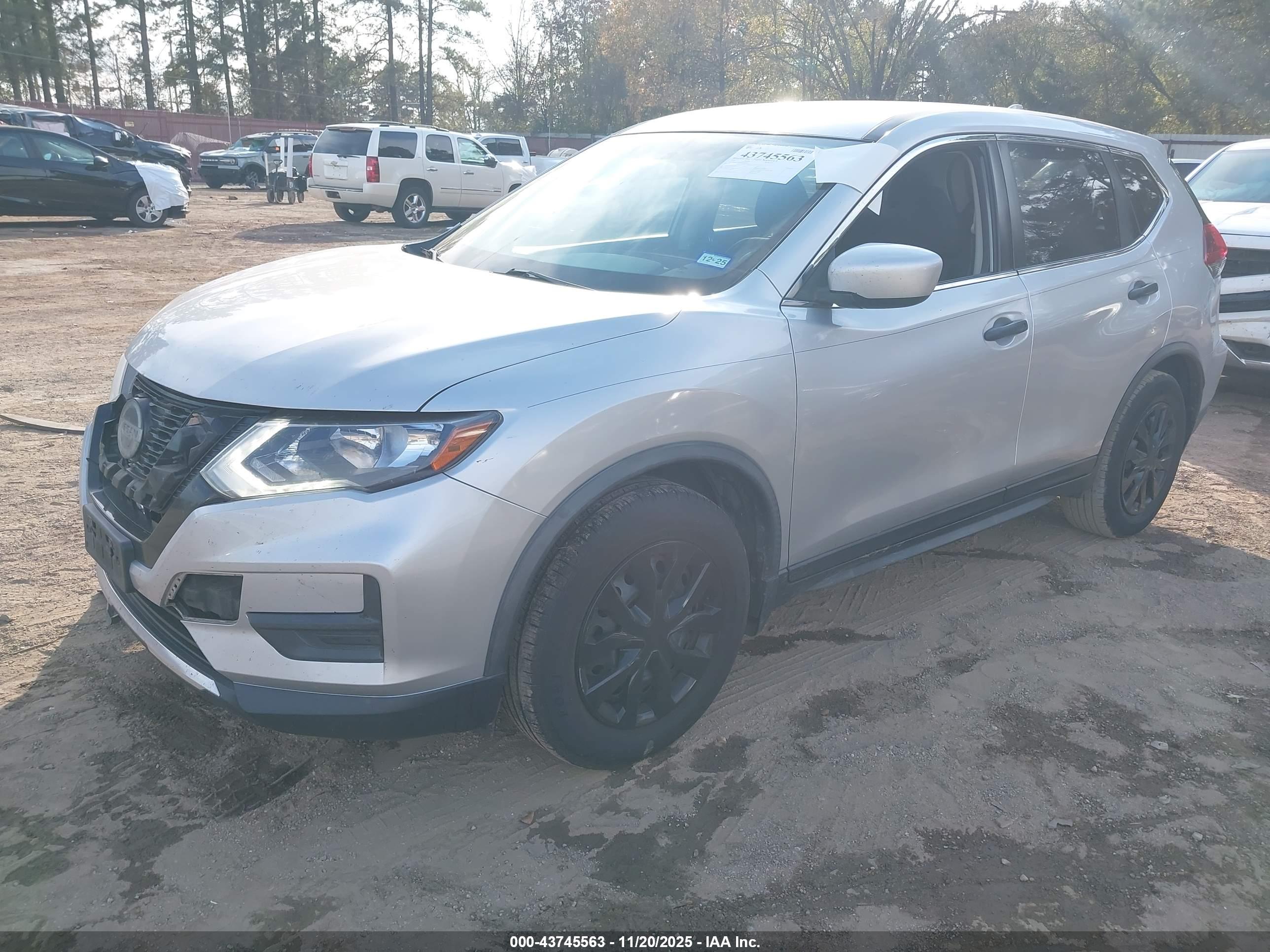 NISSAN ROGUE image 2