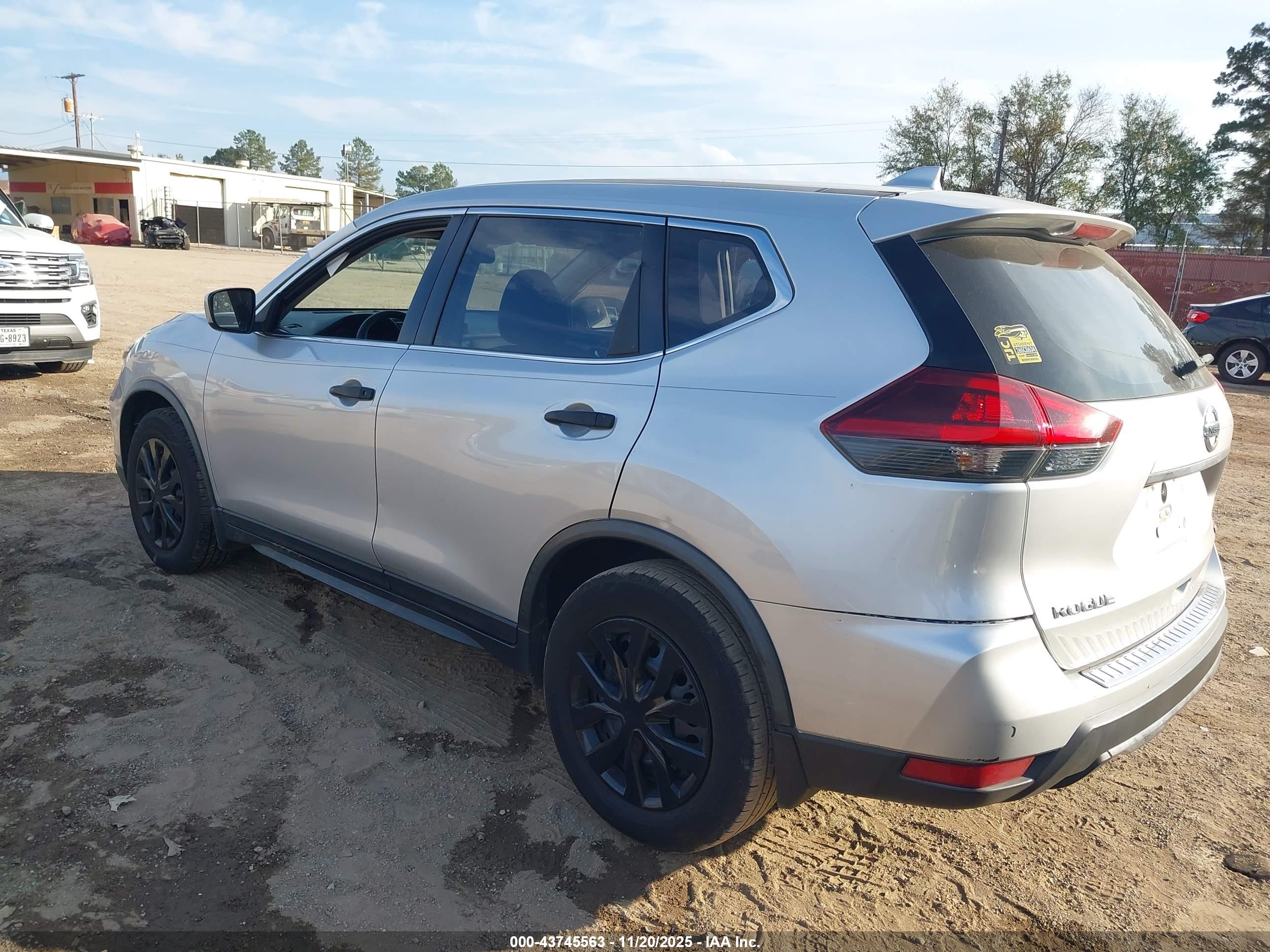 NISSAN ROGUE image 3