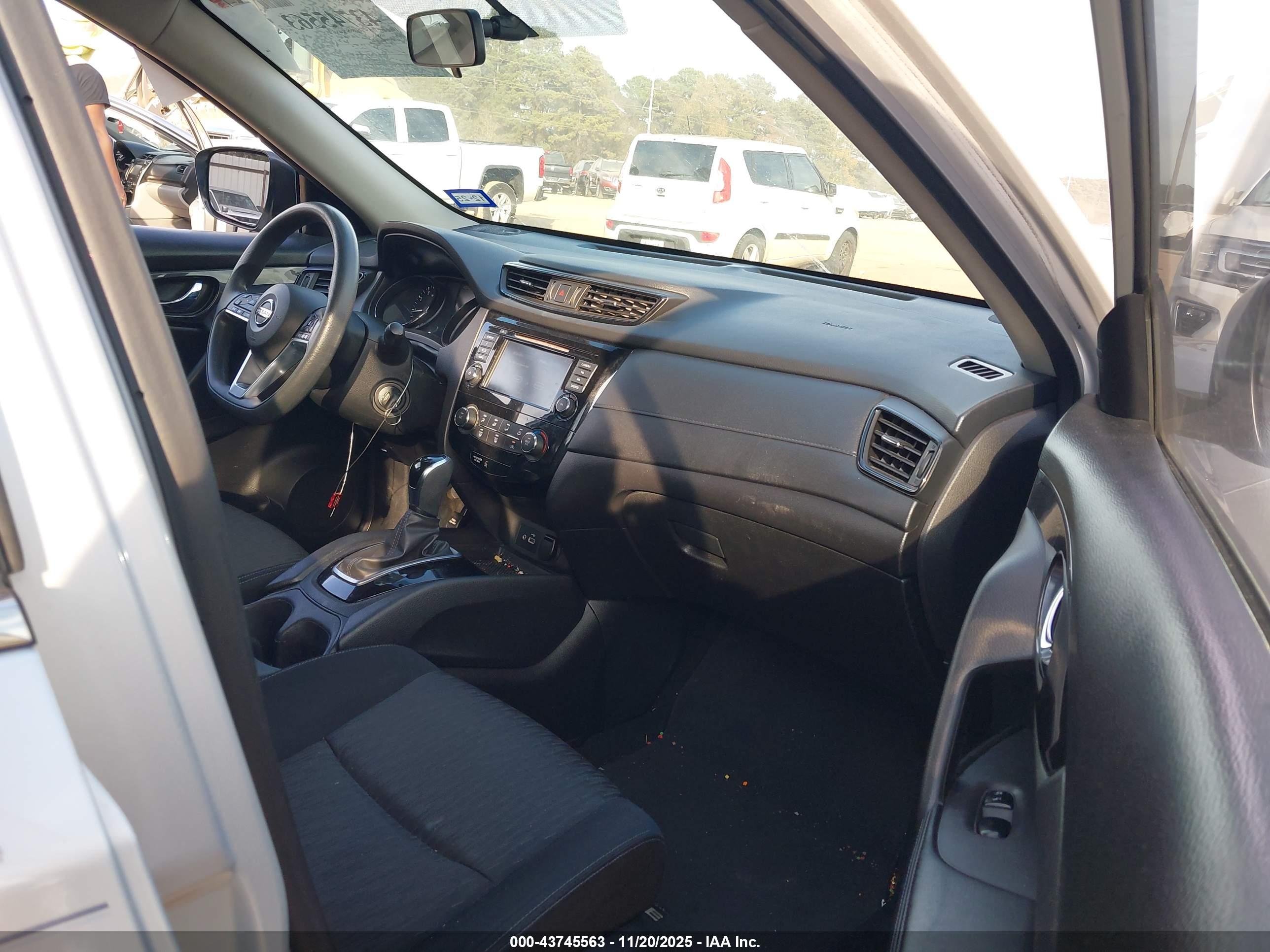 NISSAN ROGUE image 5