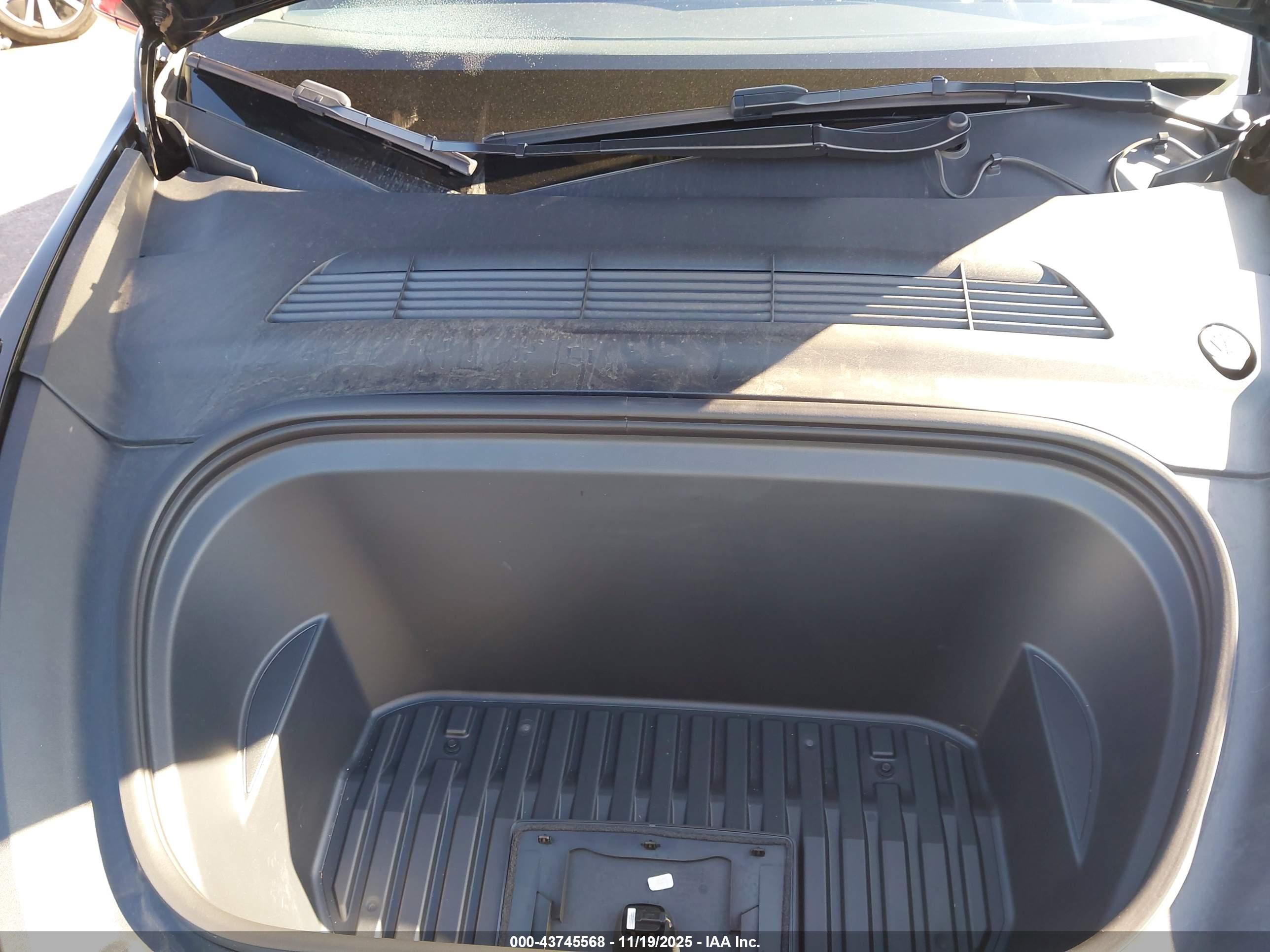 TESLA MODEL image 10