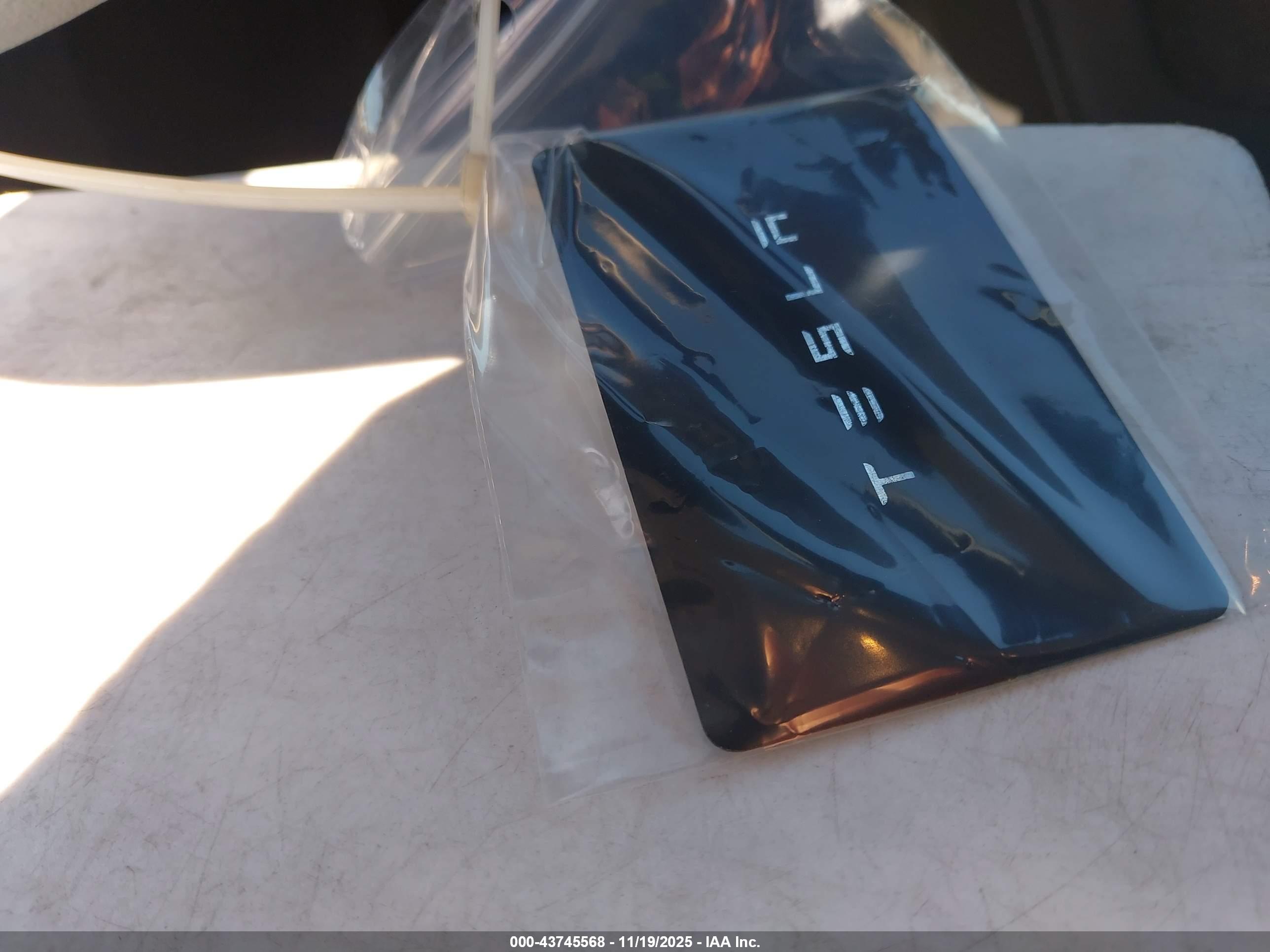 TESLA MODEL image 11
