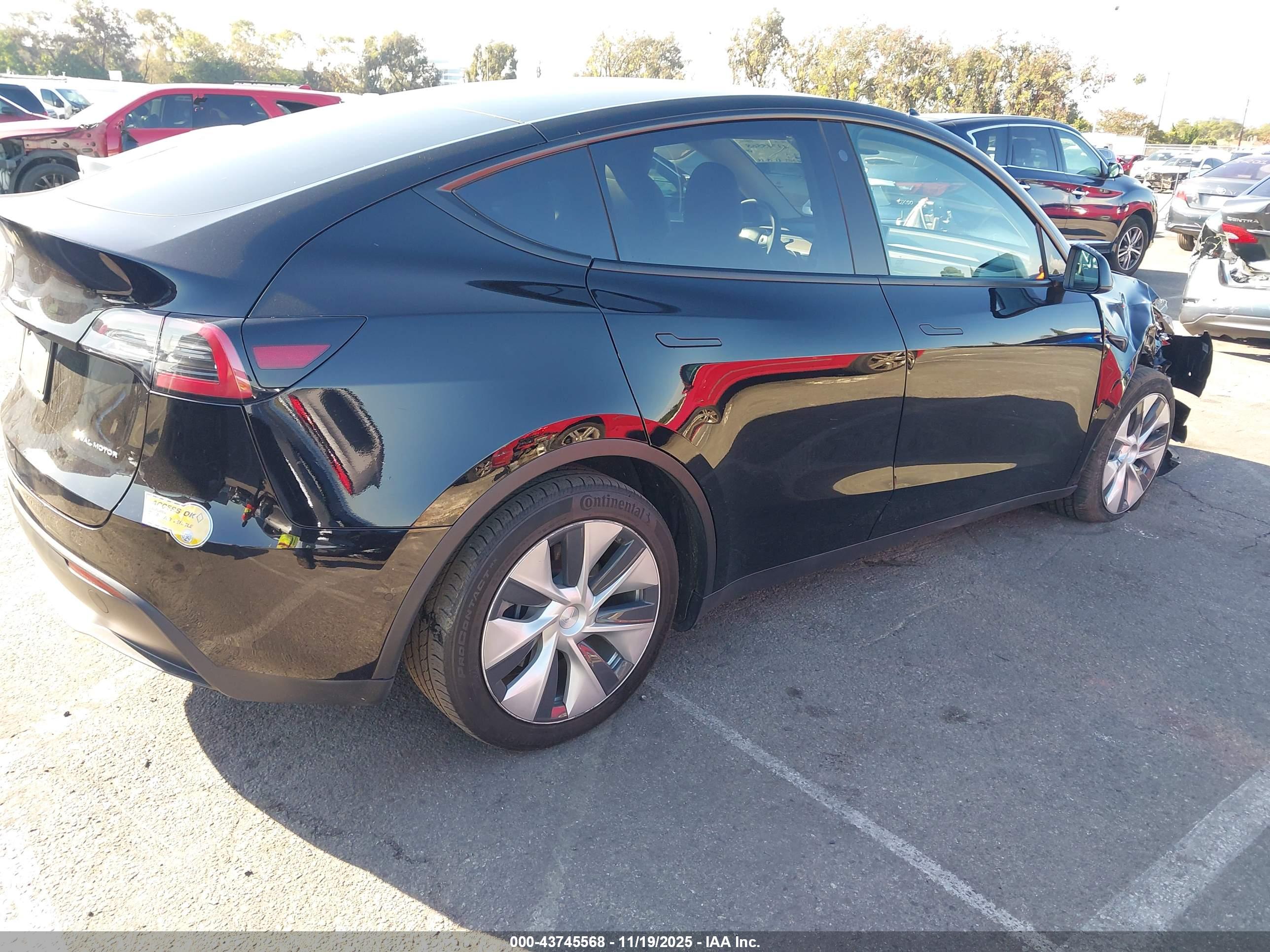 TESLA MODEL image 4