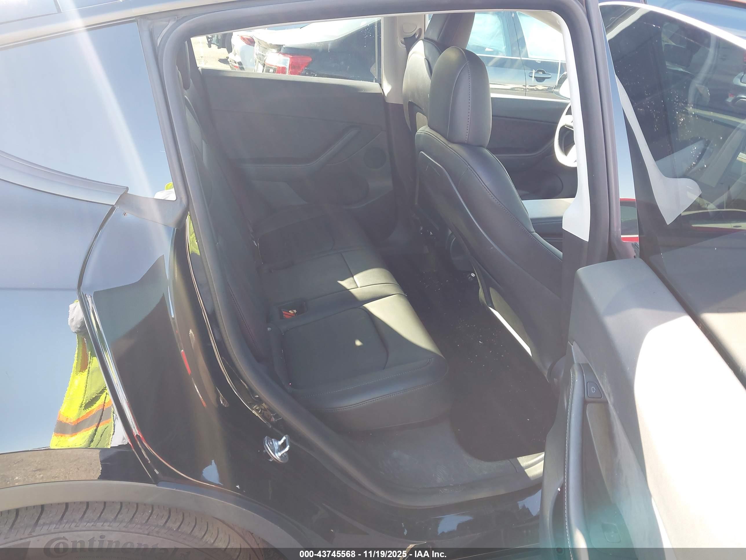 TESLA MODEL image 8