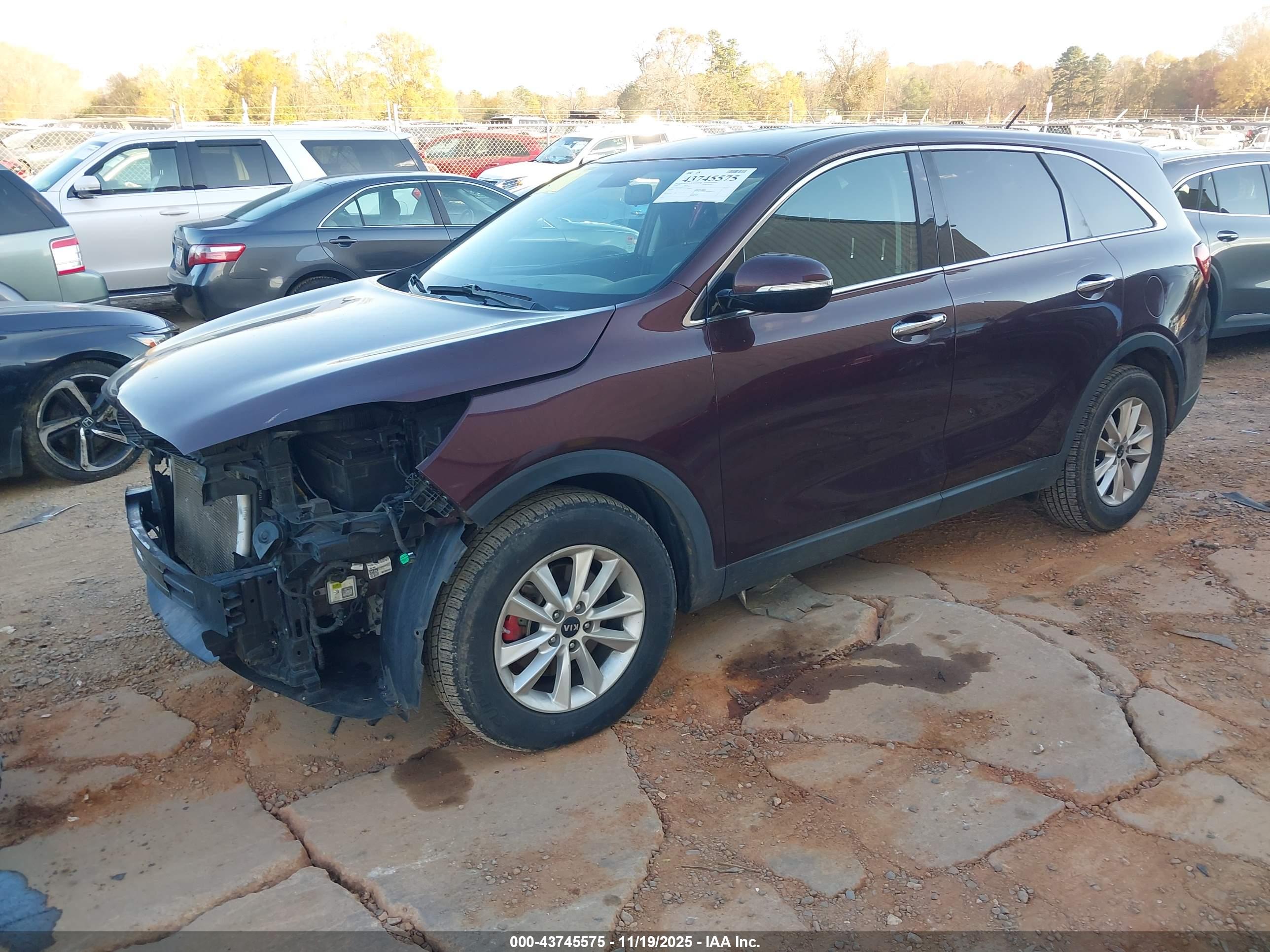 KIA SORENTO image 2