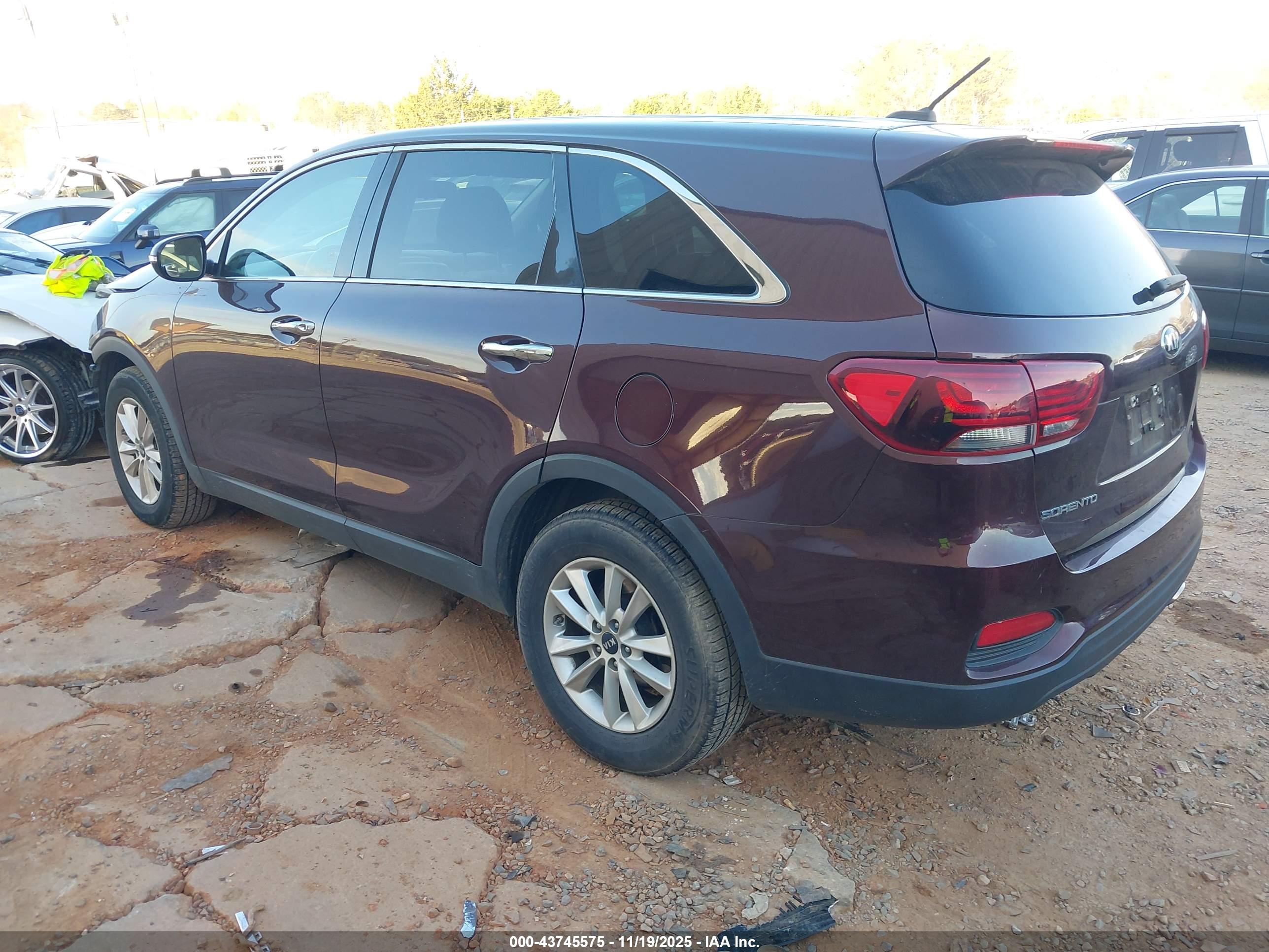 KIA SORENTO image 3