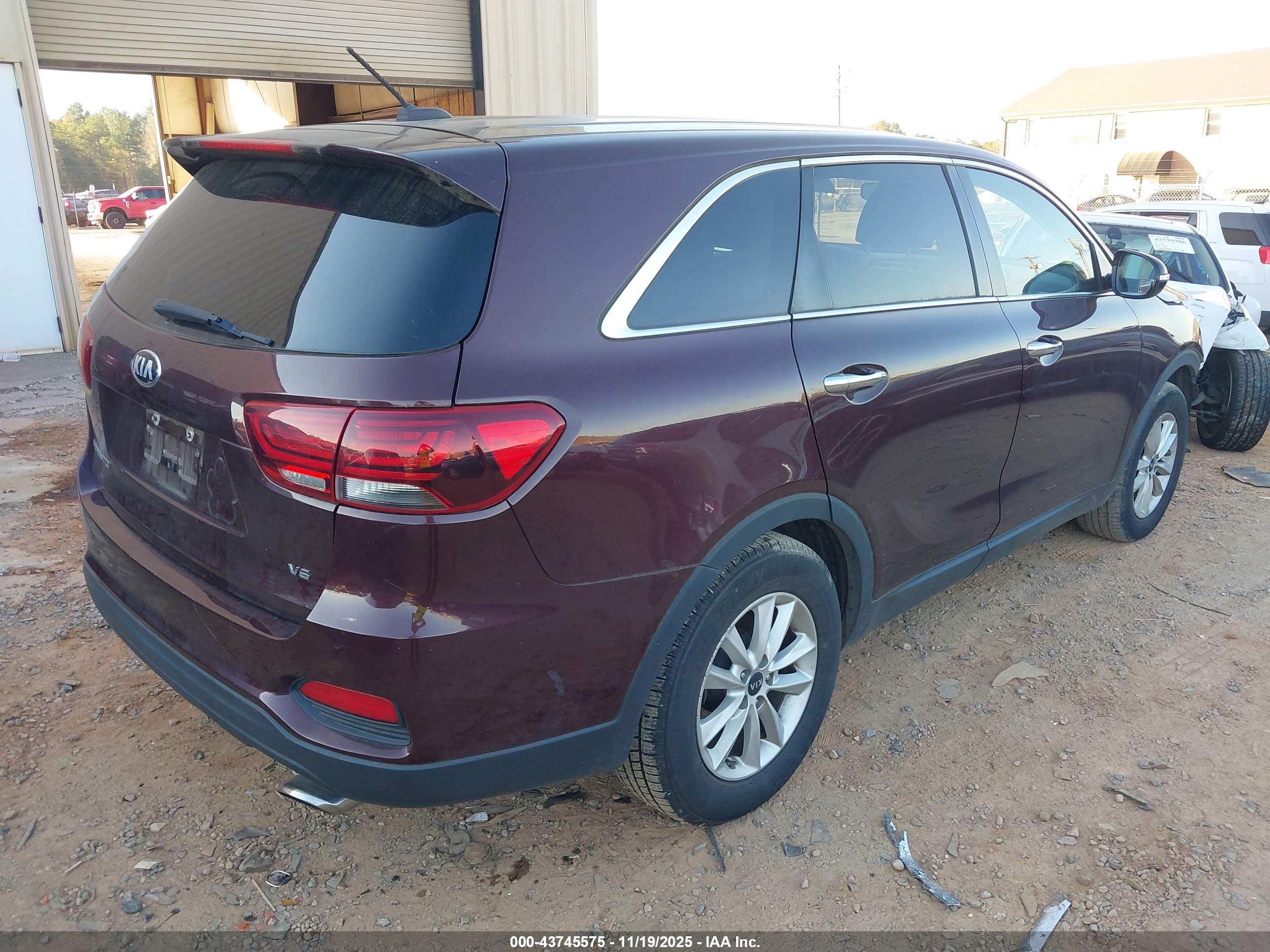 KIA SORENTO image 4