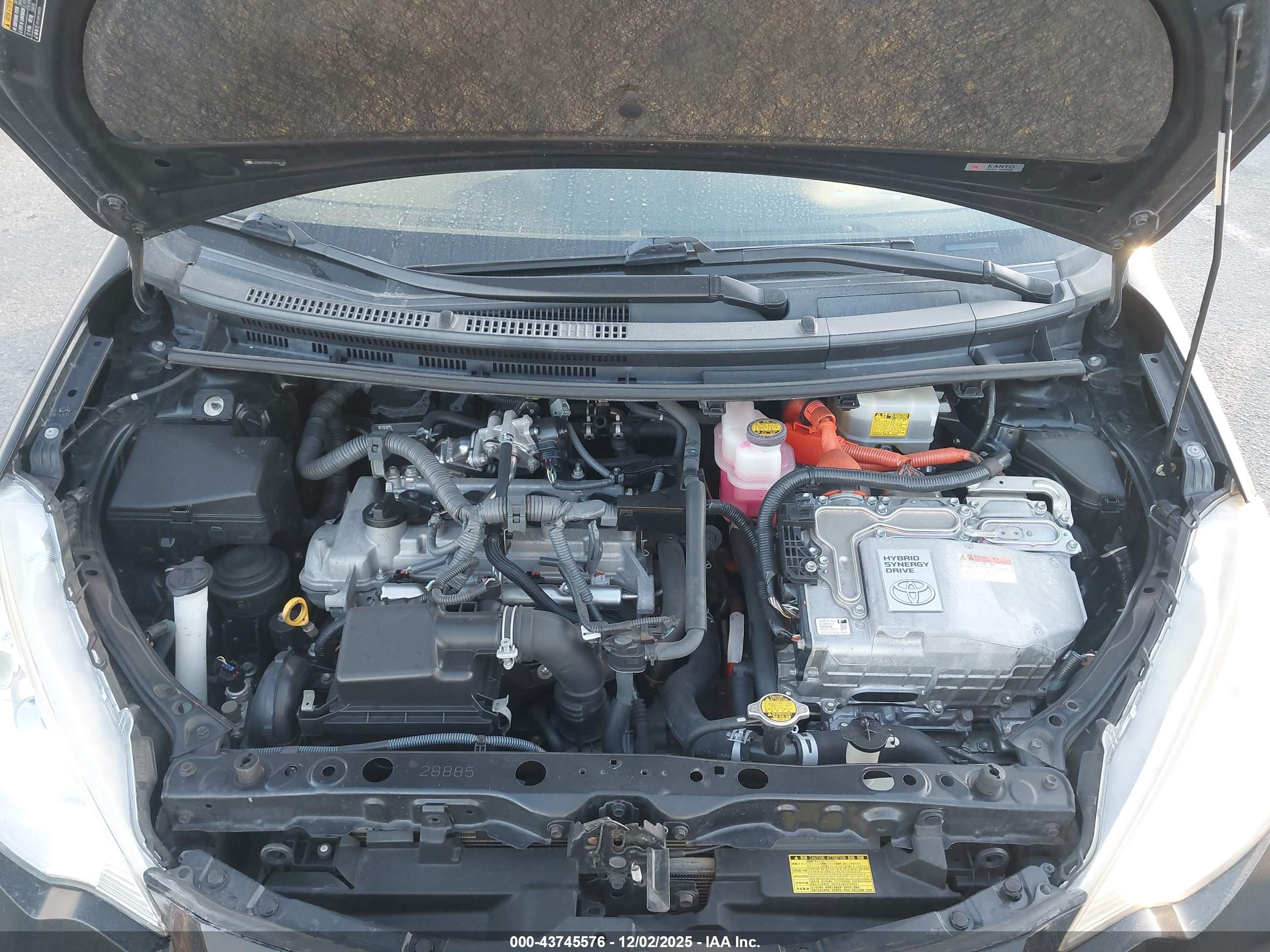 TOYOTA PRIUS image 10