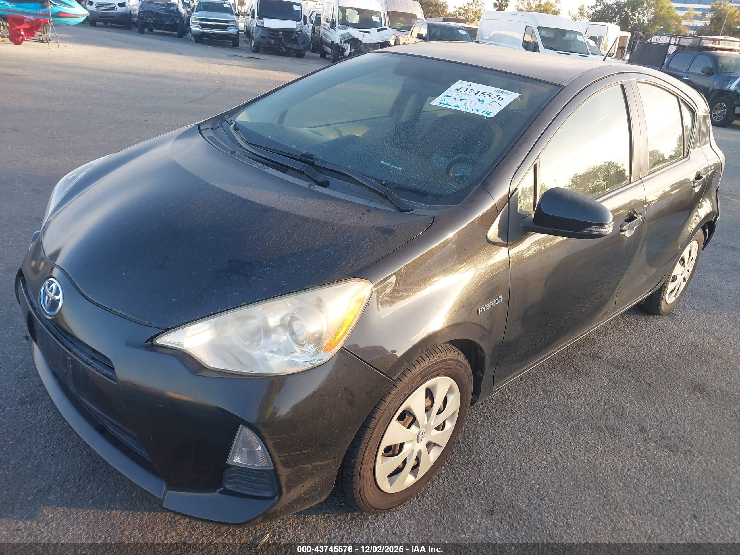 TOYOTA PRIUS image 2