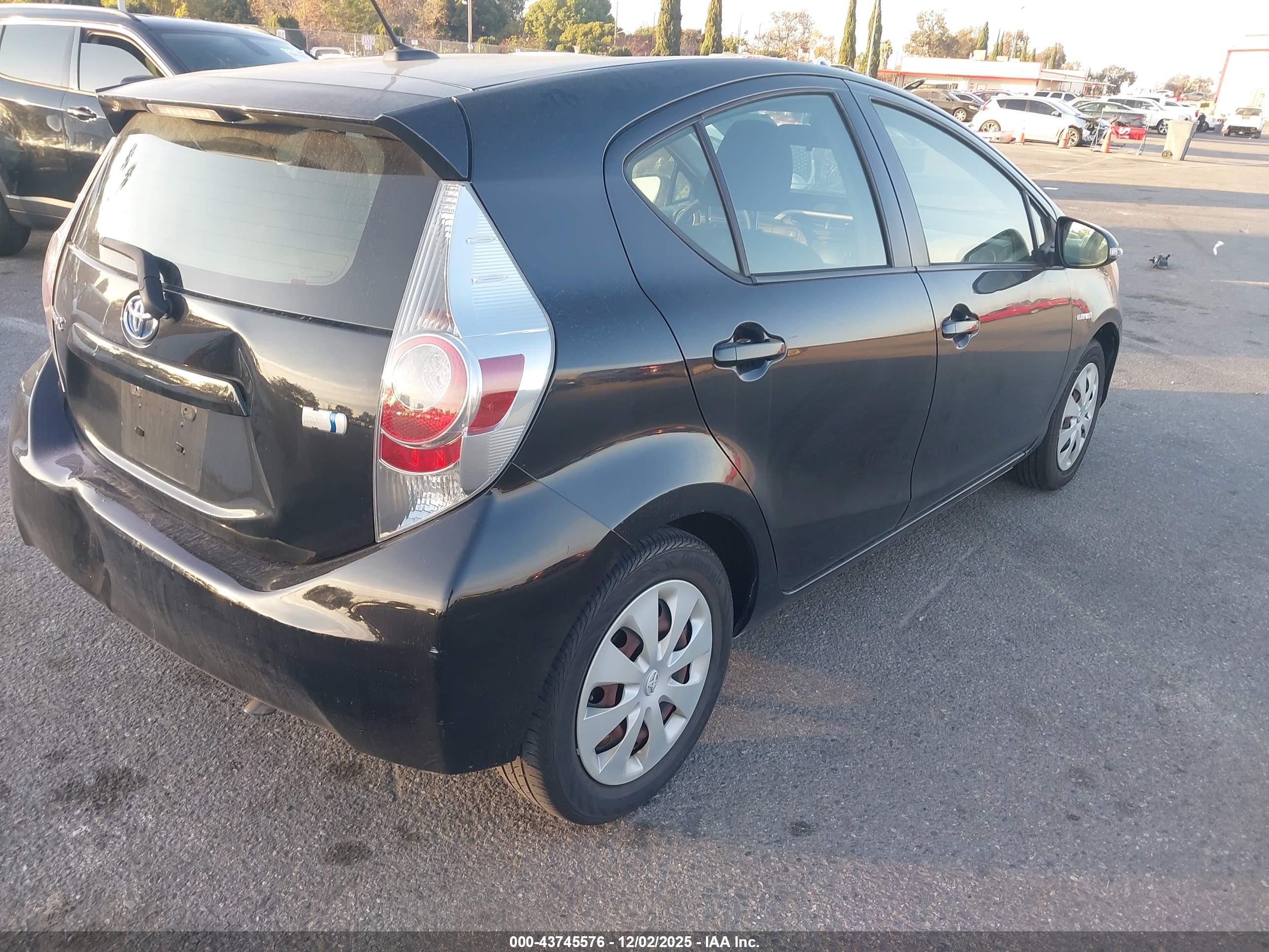TOYOTA PRIUS image 4