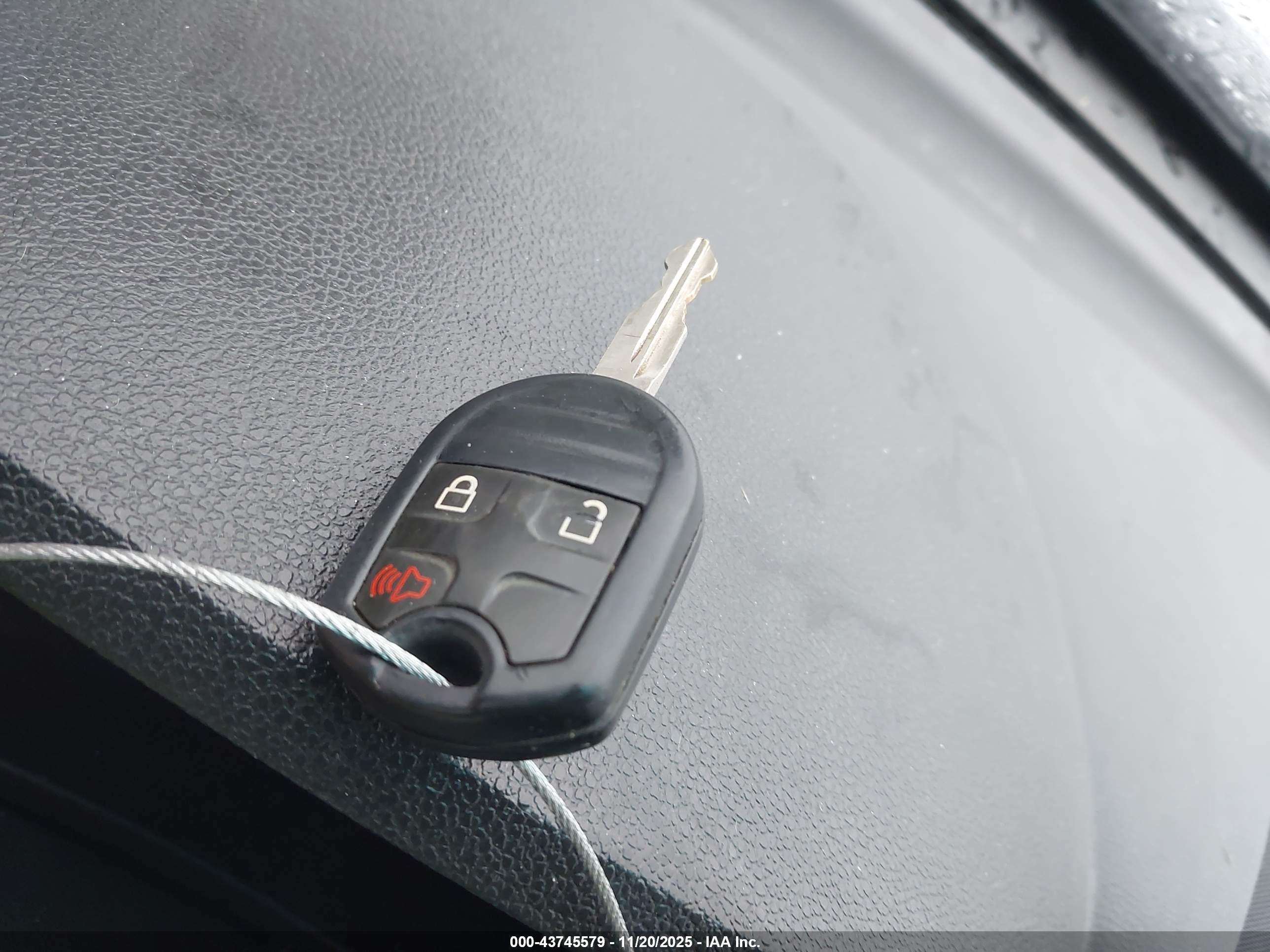 FORD EXPLORER image 11