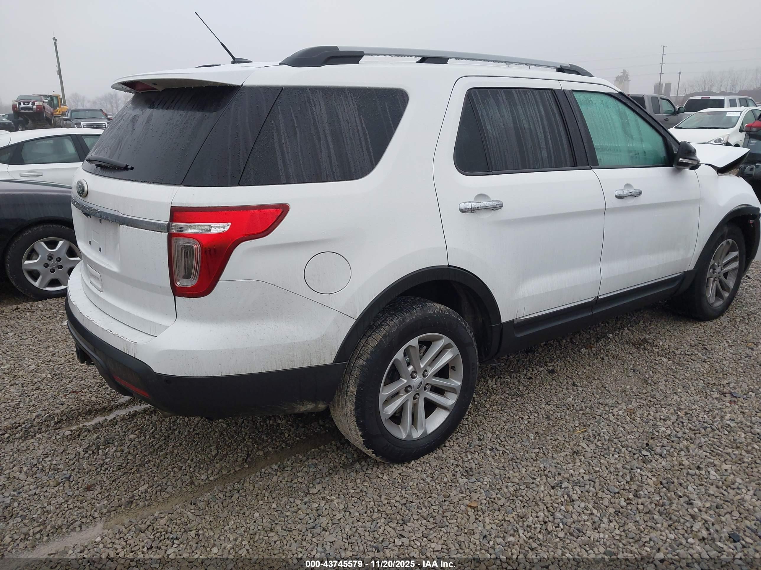 FORD EXPLORER image 4