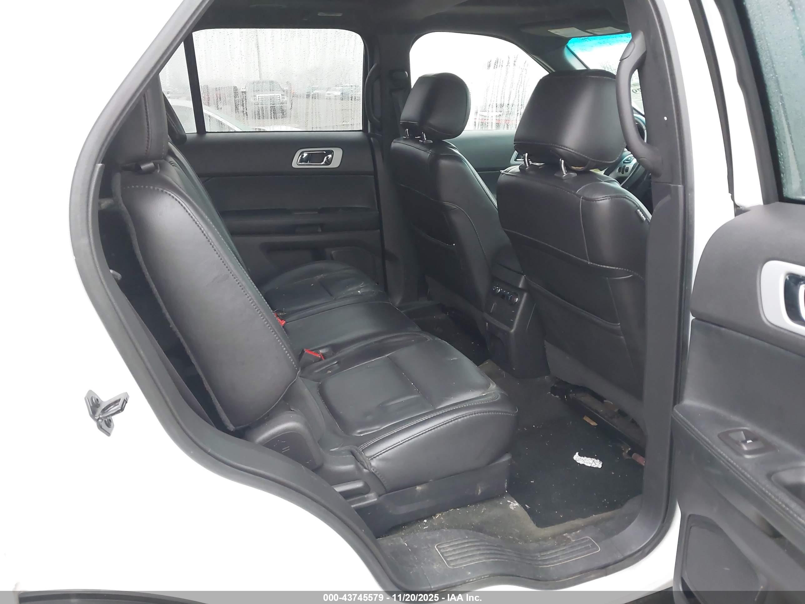 FORD EXPLORER image 8