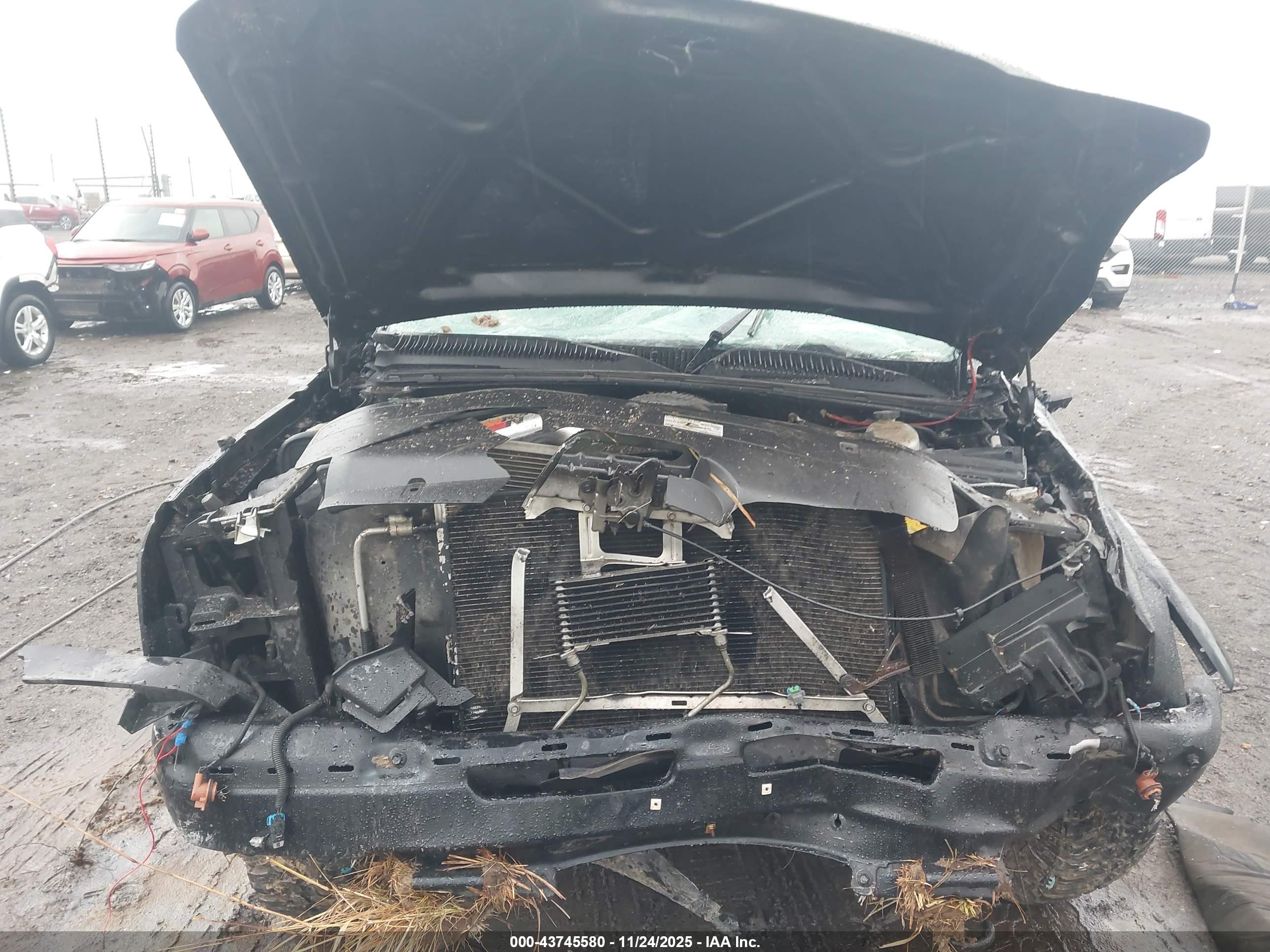 CHEVROLET SILVERADO image 10