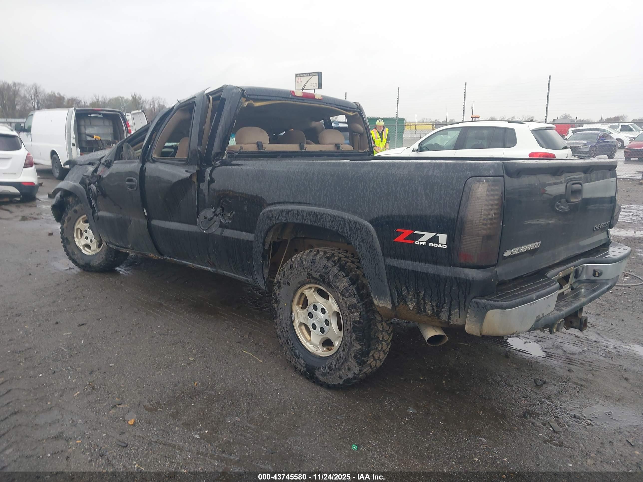 CHEVROLET SILVERADO image 3