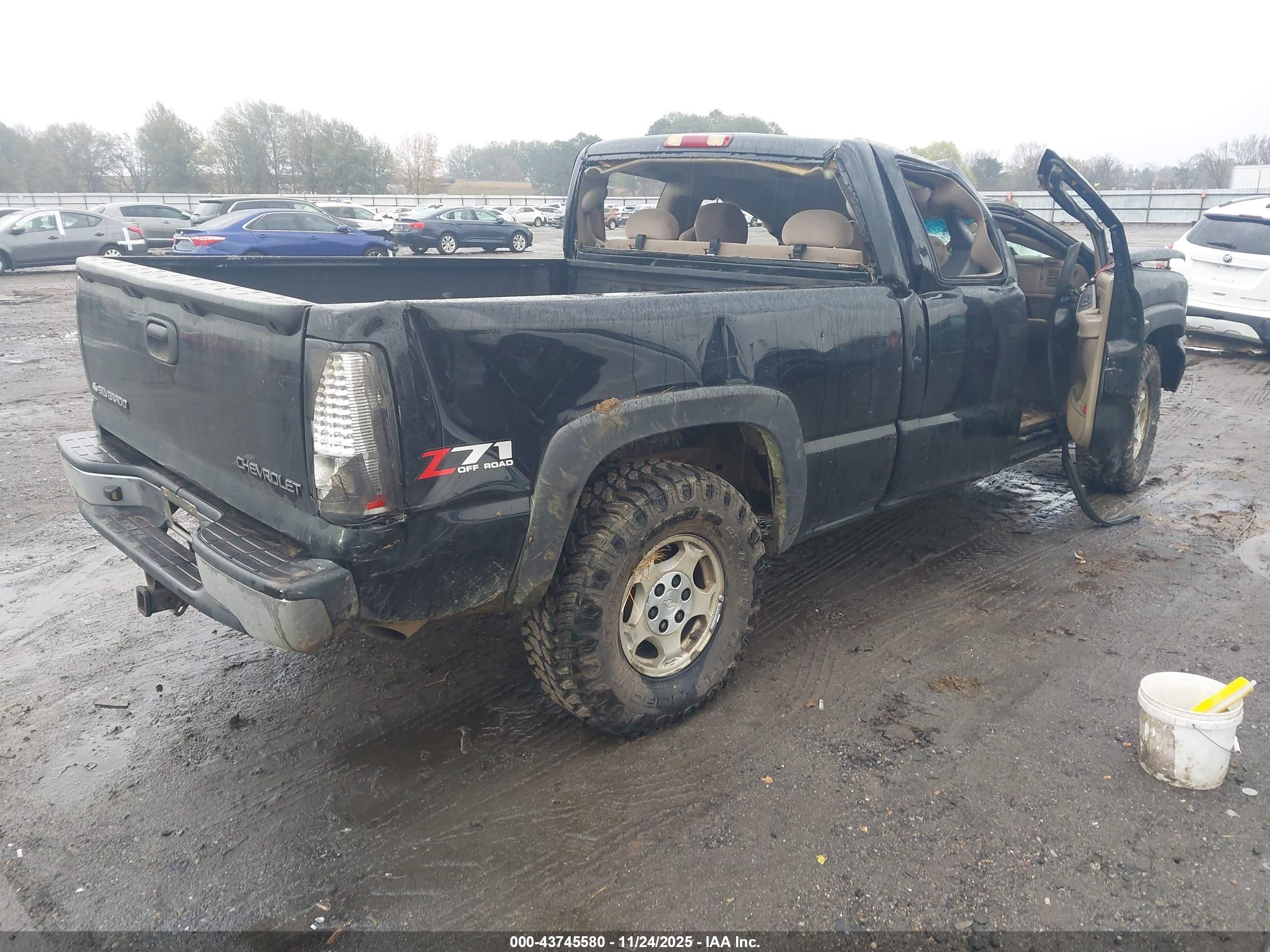 CHEVROLET SILVERADO image 4