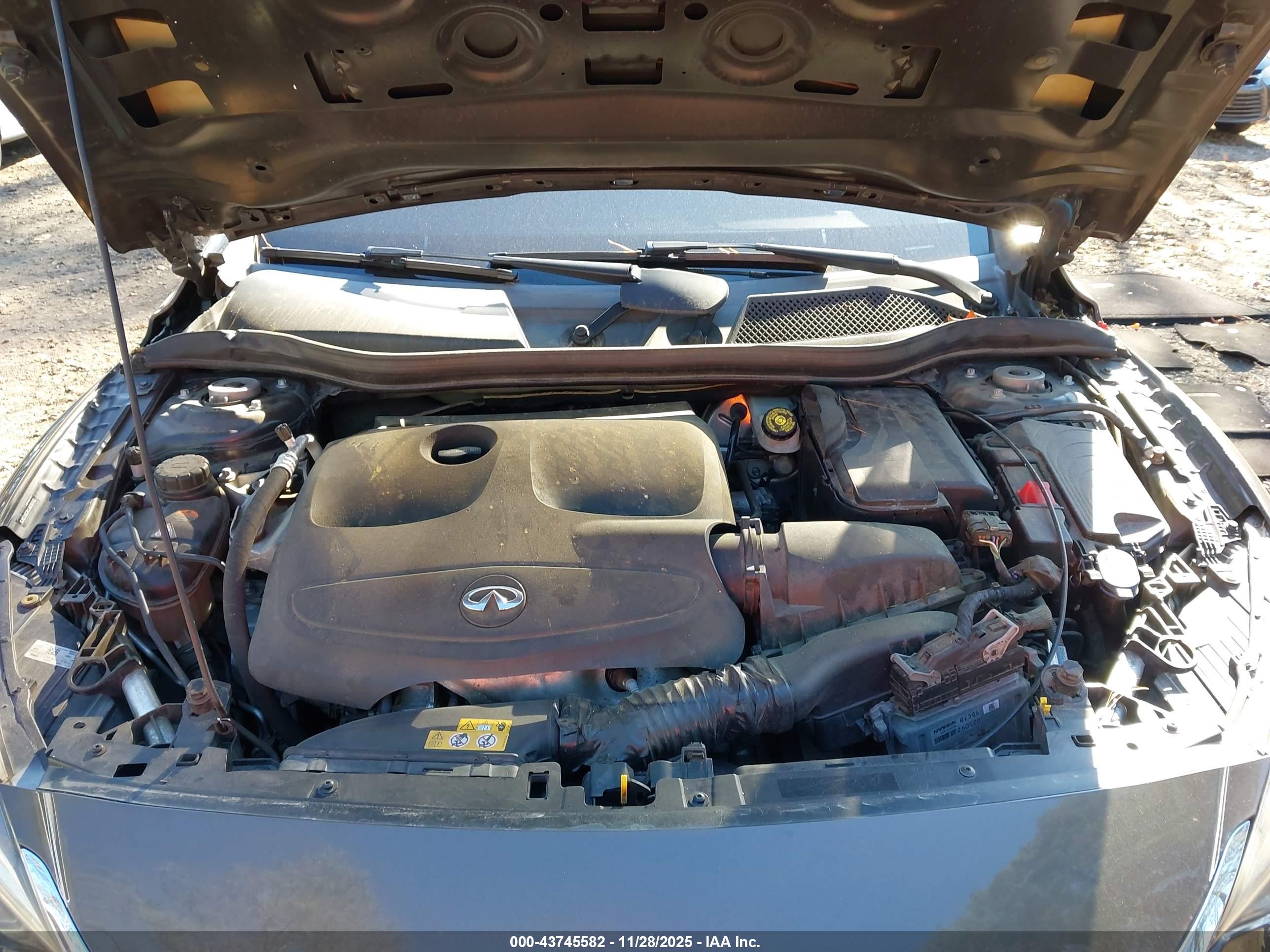 INFINITI QX30 image 10