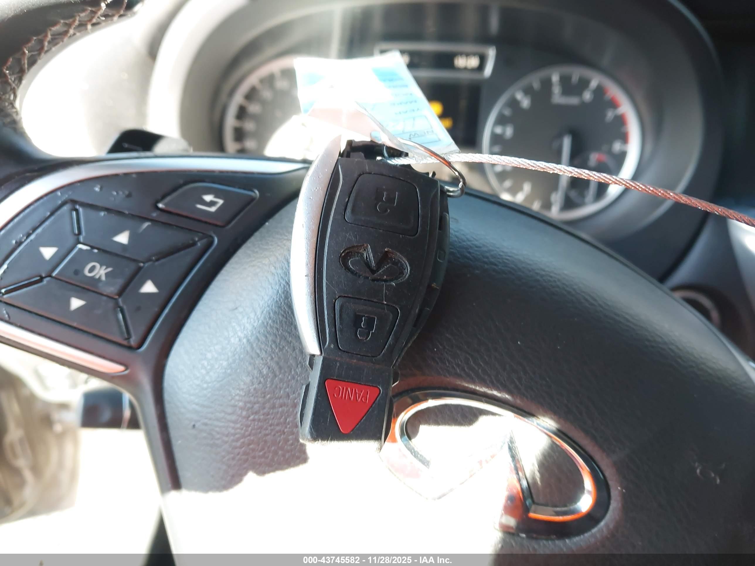 INFINITI QX30 image 11
