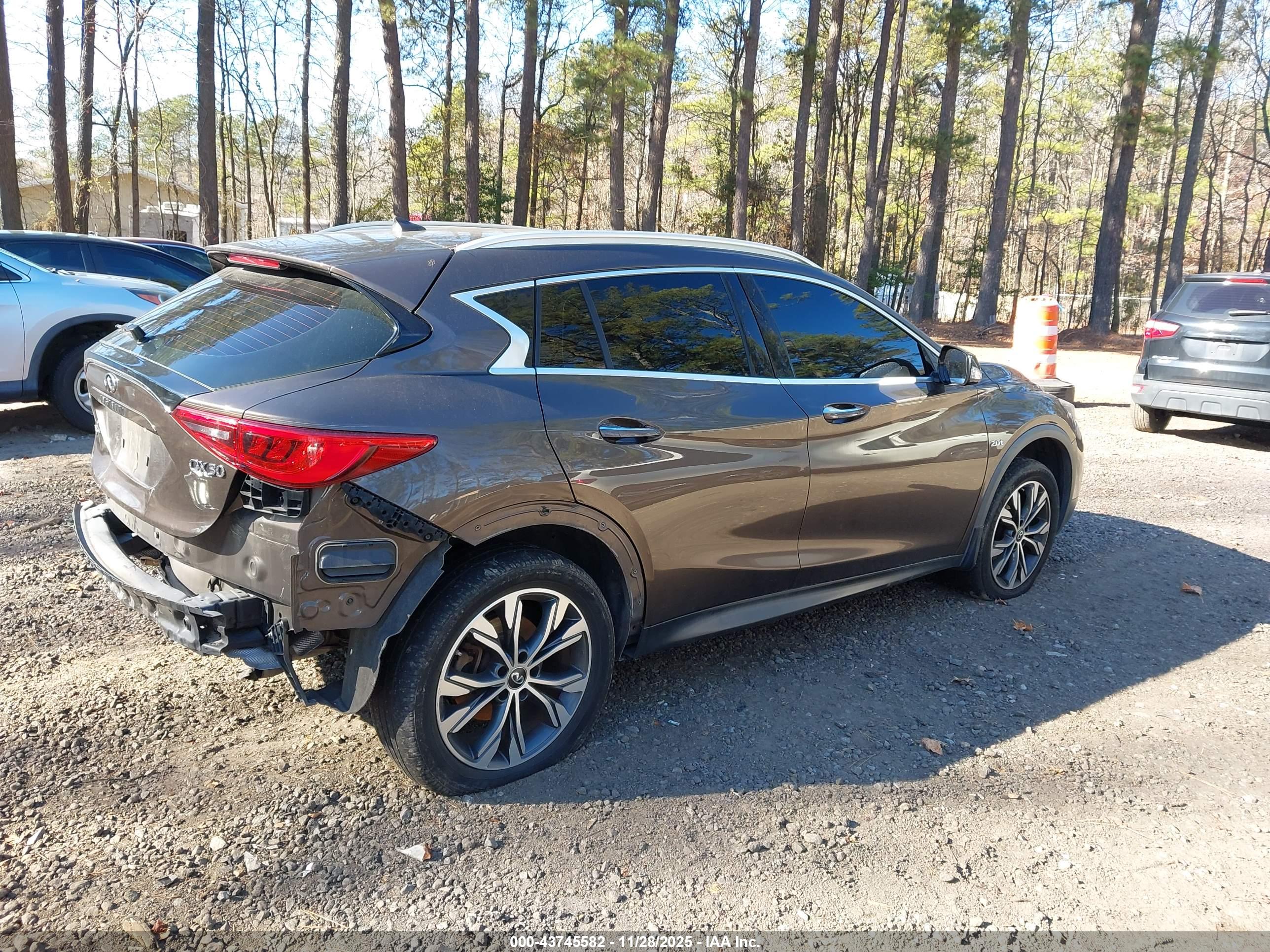 INFINITI QX30 image 4
