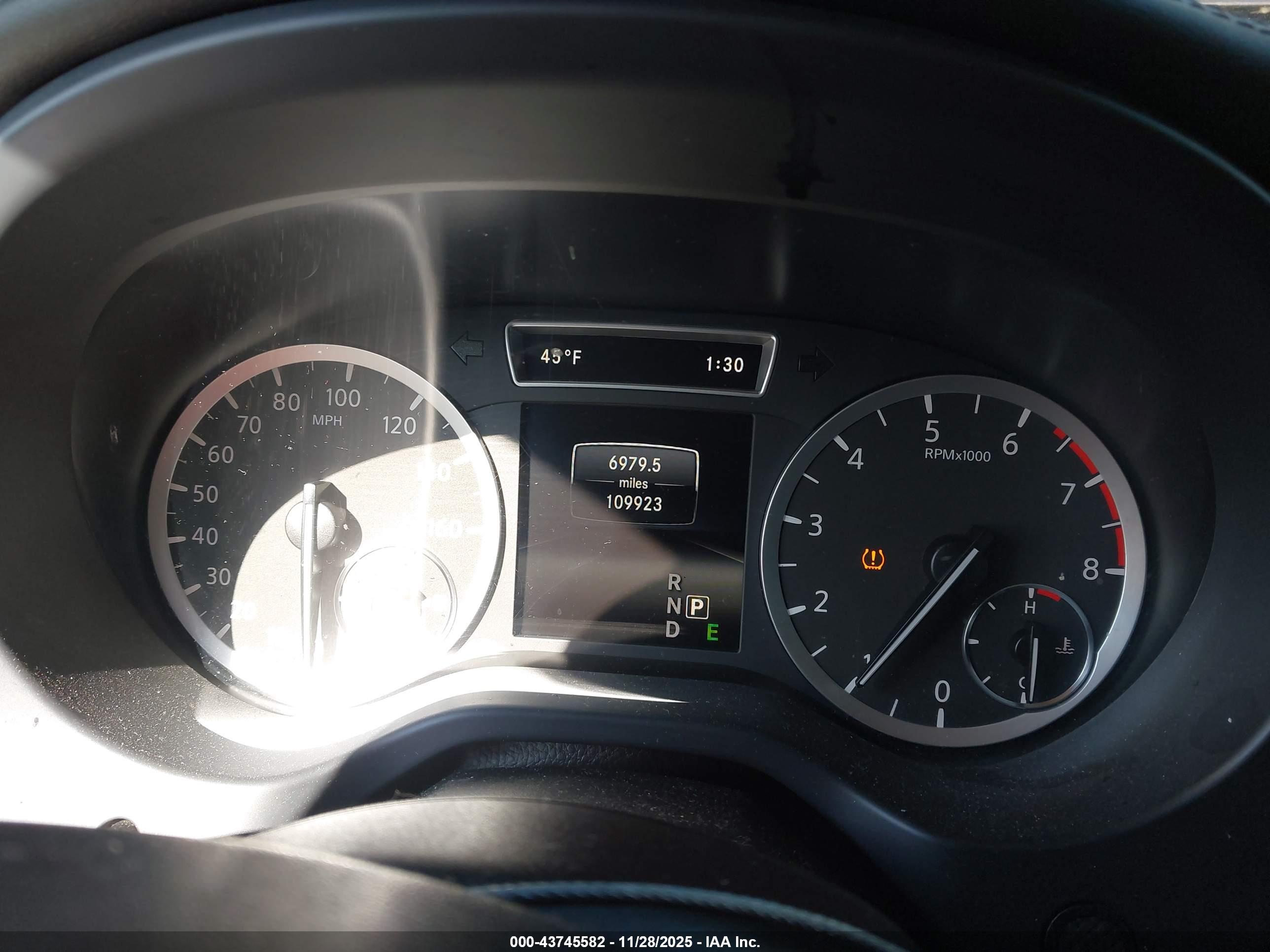 INFINITI QX30 image 7