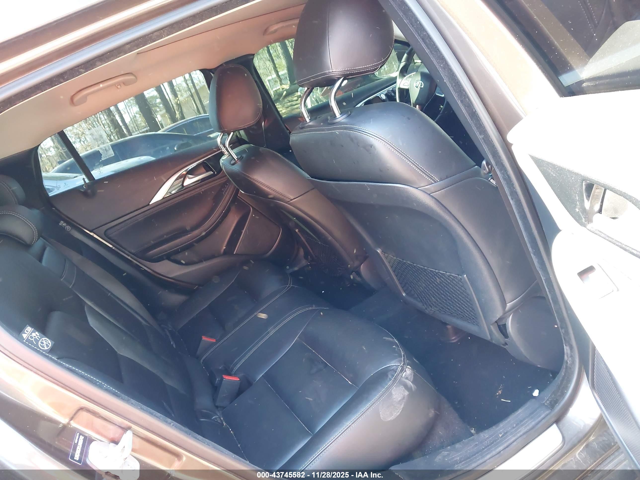 INFINITI QX30 image 8